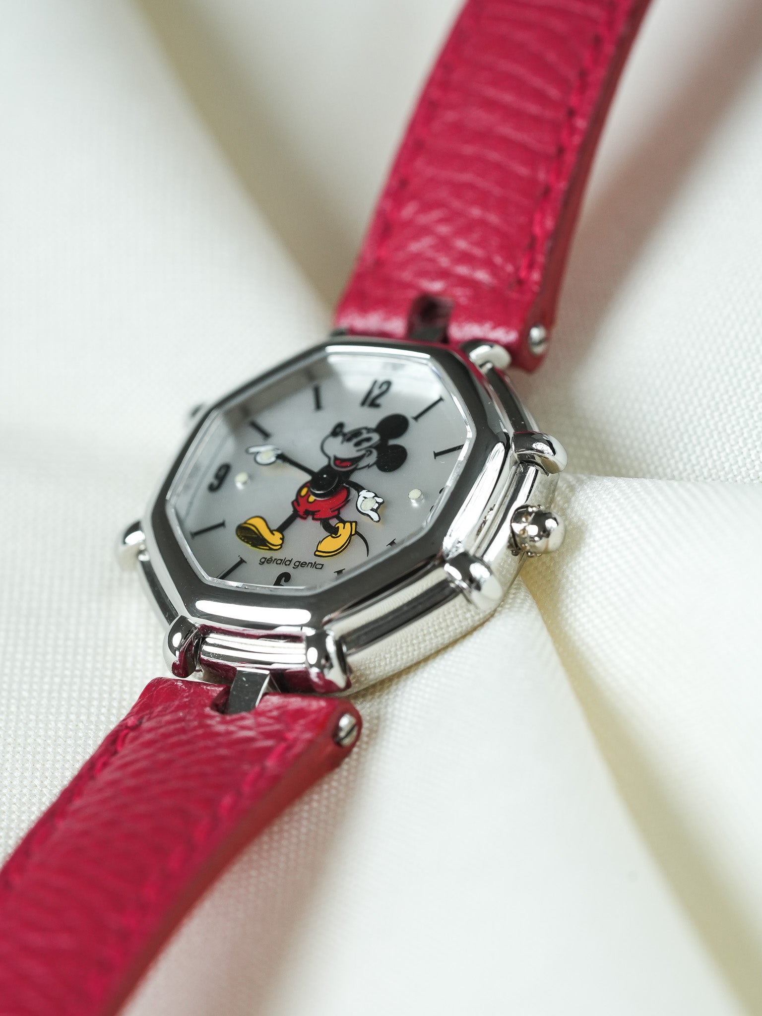 Gerald Genta - Mickey Mouse Disney 27mm Perlmutt Facettiert - 1990s