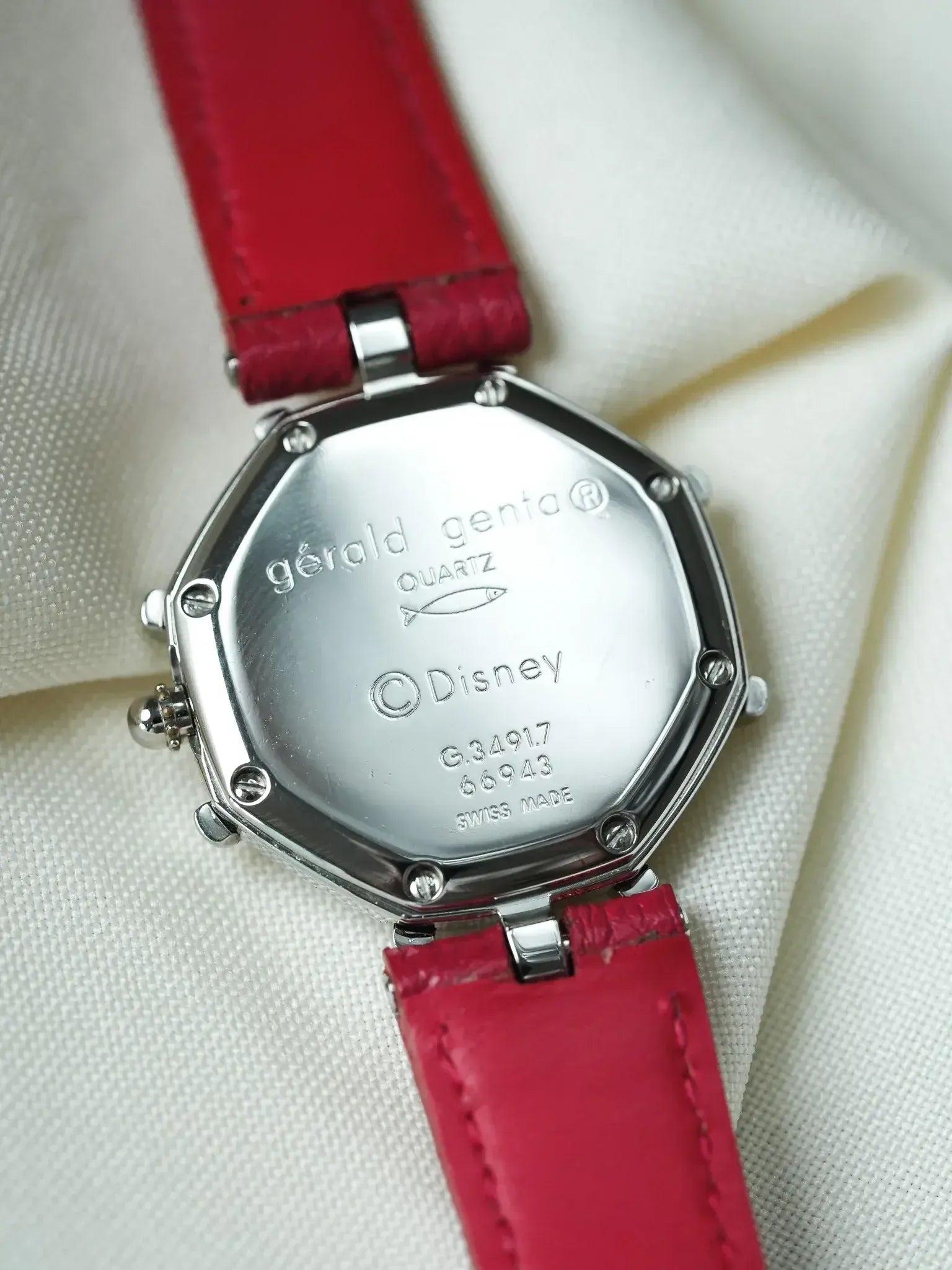 Gerald Genta - Mickey Mouse Disney 27mm Nácar Facetado - 1990s