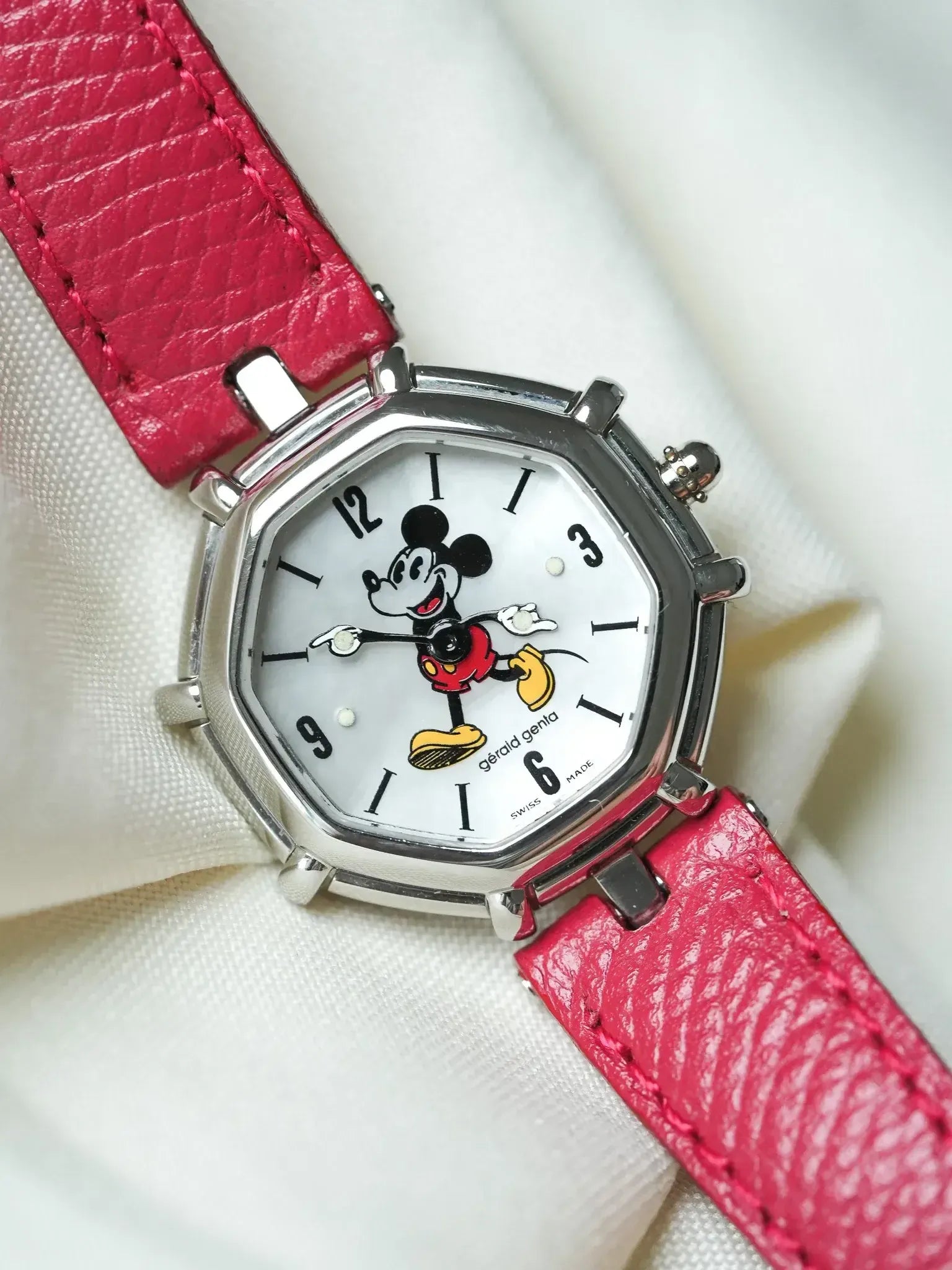 Gerald Genta - Mickey Mouse Disney 27mm Nácar Facetado - 1990s