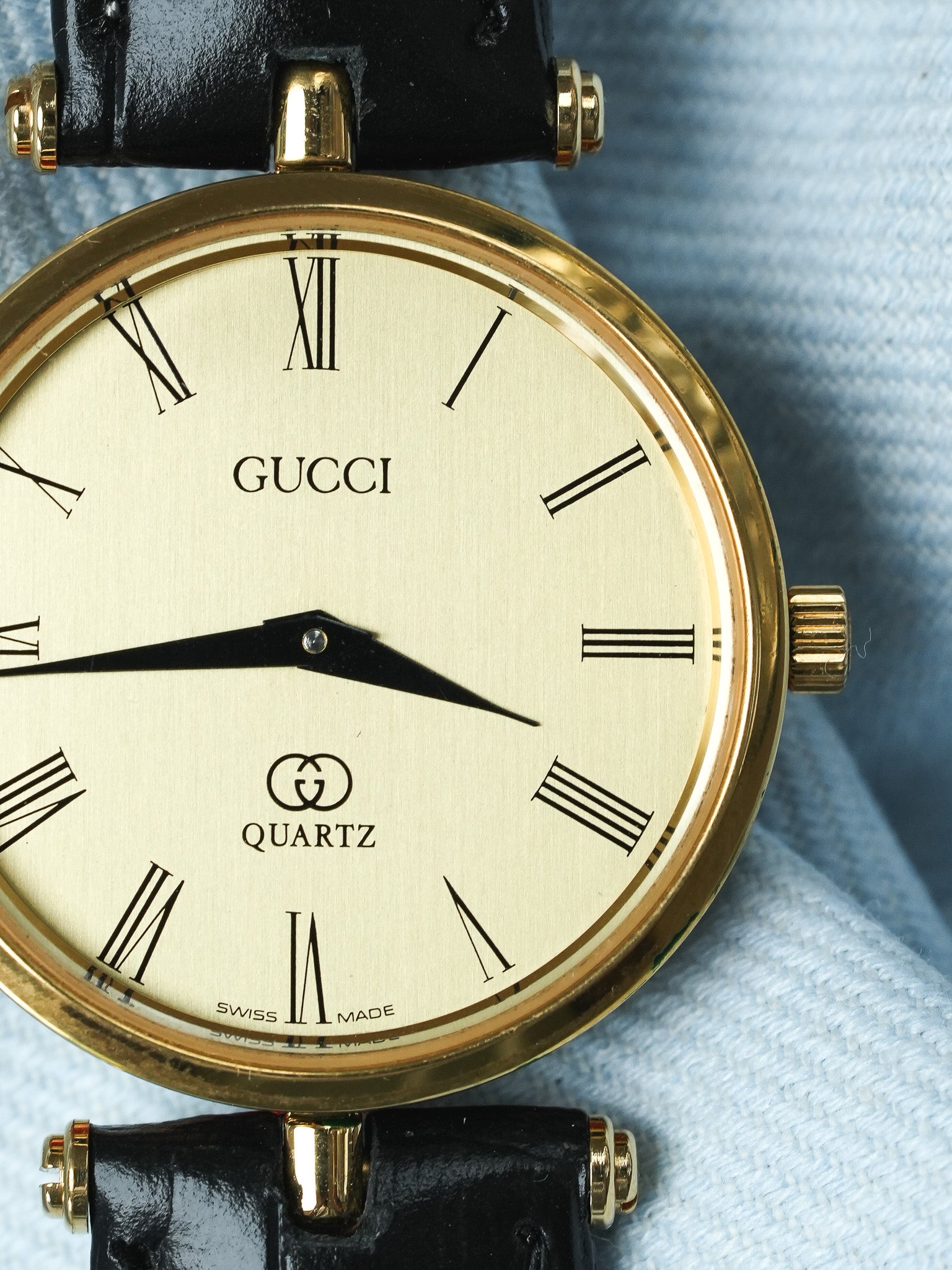 Gucci - Rund Gold und Champagner rot lackiert Gucci - 1990s