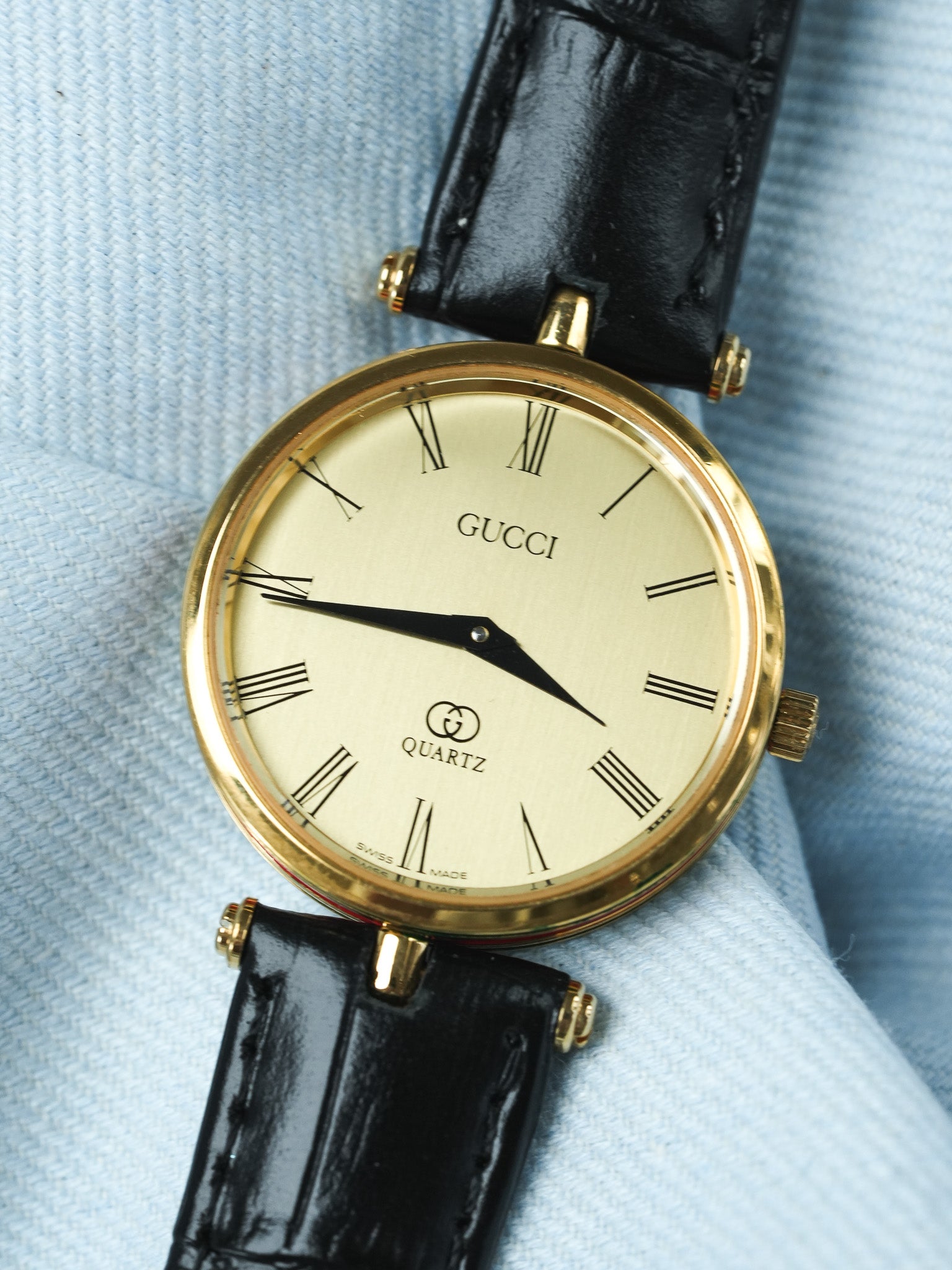 Gucci - Rund Gold und Champagner rot lackiert Gucci - 1990s