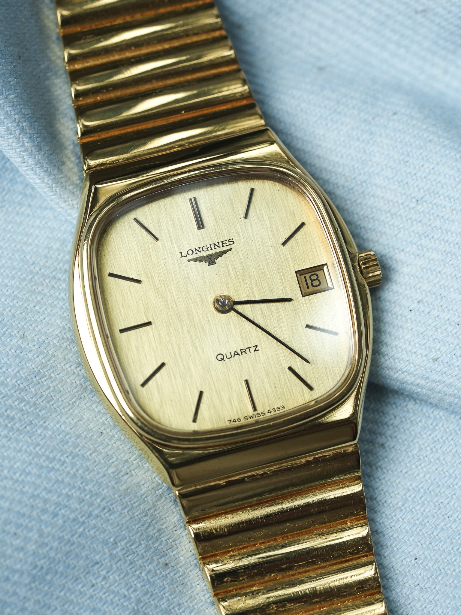 Longines - Tonneau Plaqué or Cadran Lin date - 1980s