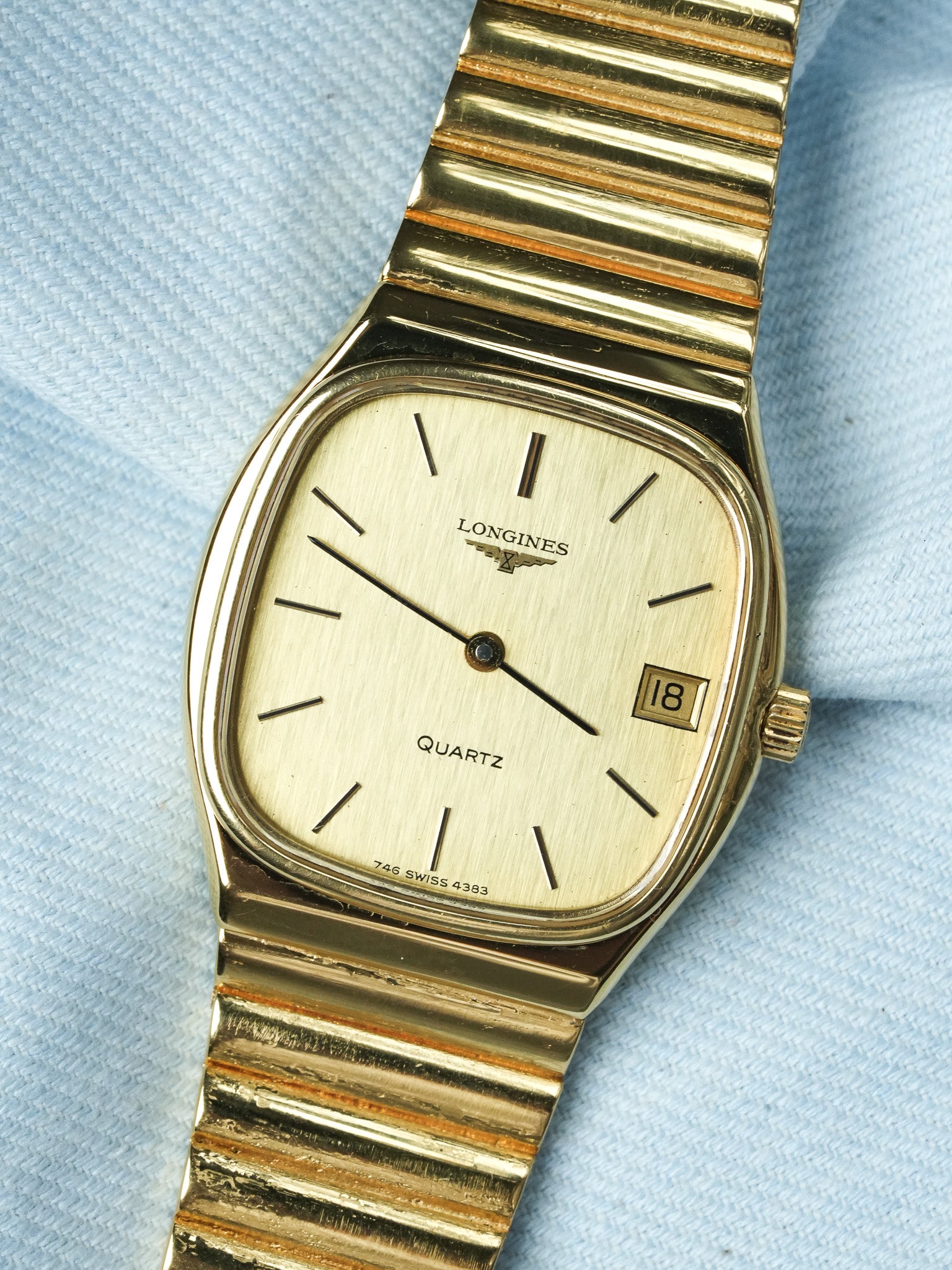 Longines - Tonneau Plaqué or Cadran Lin date - 1980s