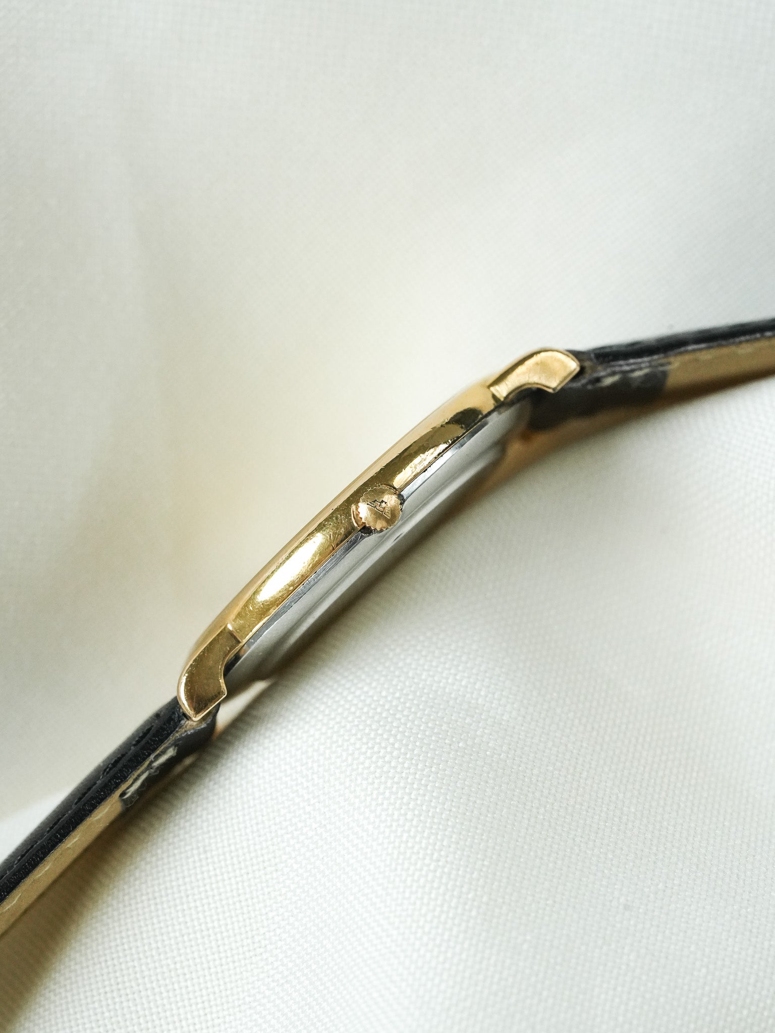 Longines - ساعة فاخرة رفيعة جدًا مستديرة 32 مم ذهب قرص ذهبي - 1980s