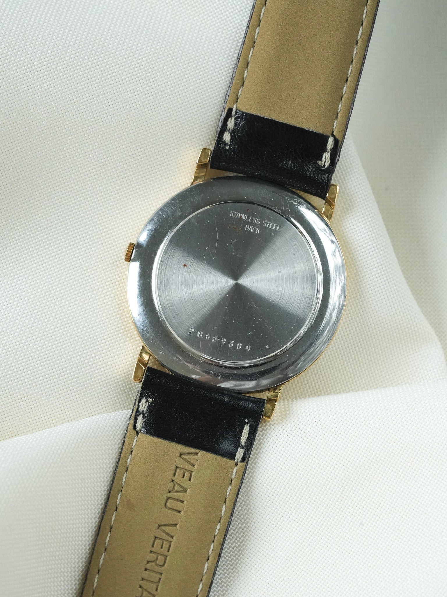 Longines - ساعة فاخرة رفيعة جدًا مستديرة 32 مم ذهب قرص ذهبي - 1980s