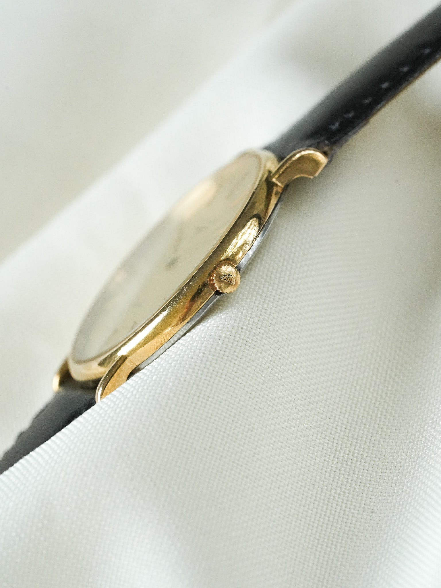 Longines - ساعة فاخرة رفيعة جدًا مستديرة 32 مم ذهب قرص ذهبي - 1980s