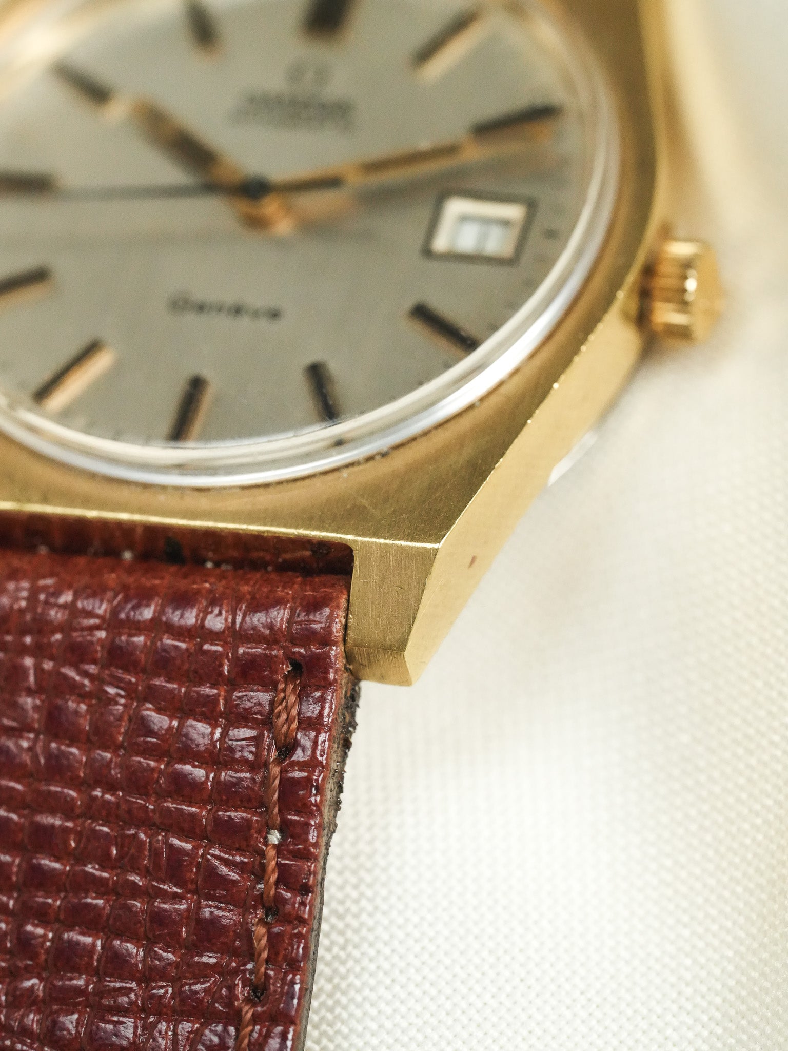 Omega - Genève 166.0118 Tonneau XL vergoldet - 1972