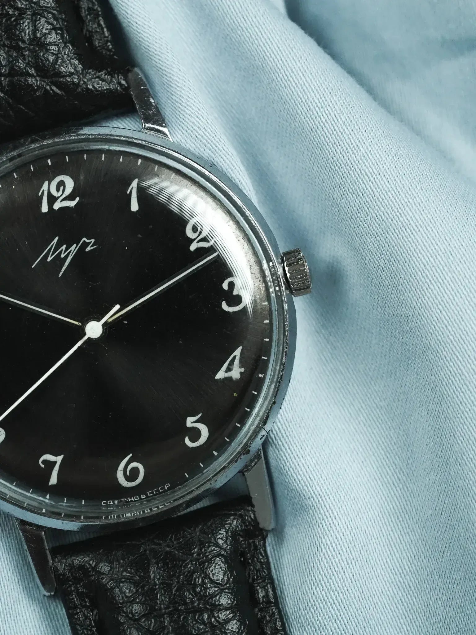 Luch - Schwarzes Zifferblatt Weiße Indizes - 1960s