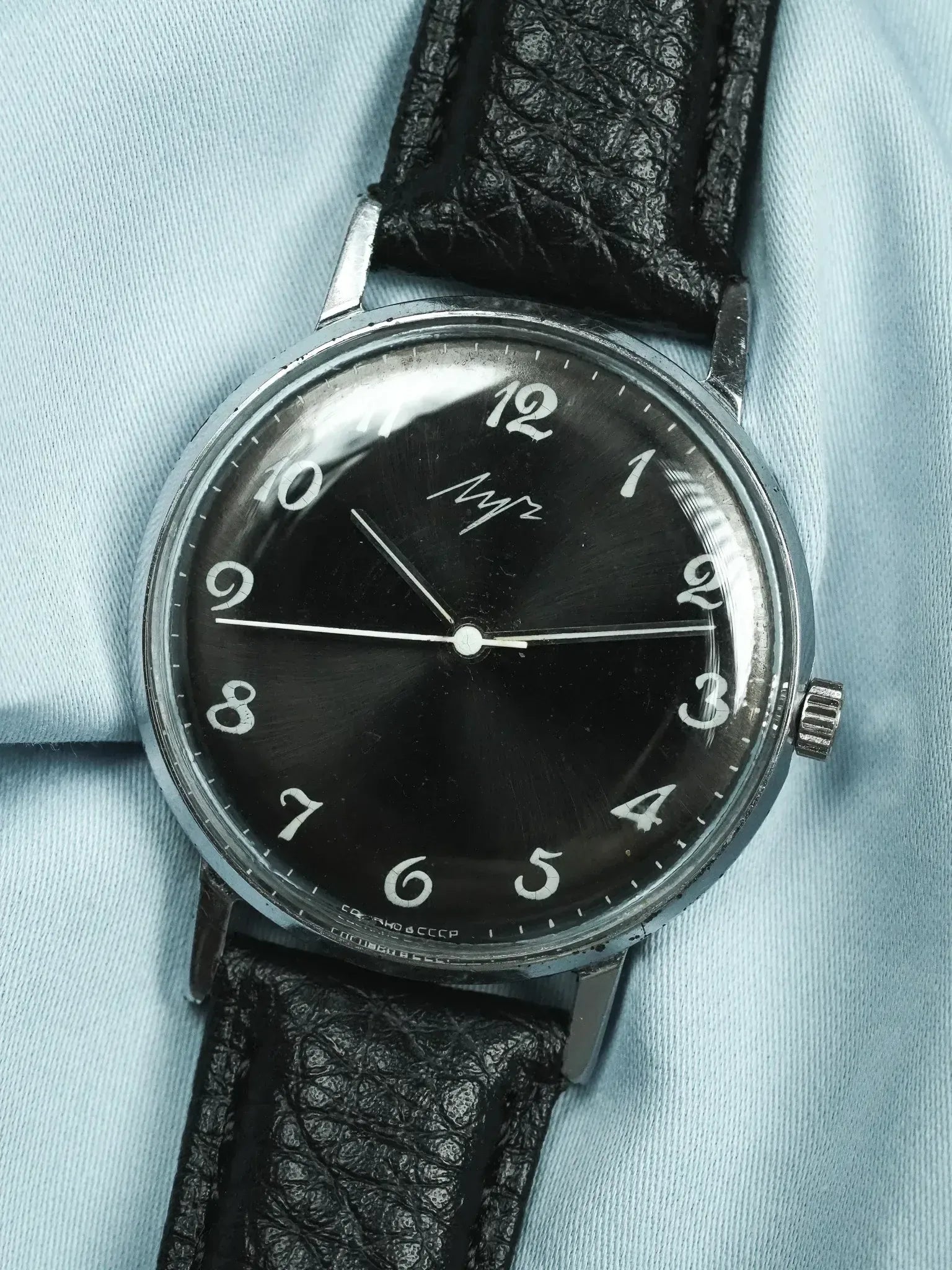 Luch - Schwarzes Zifferblatt Weiße Indizes - 1960s