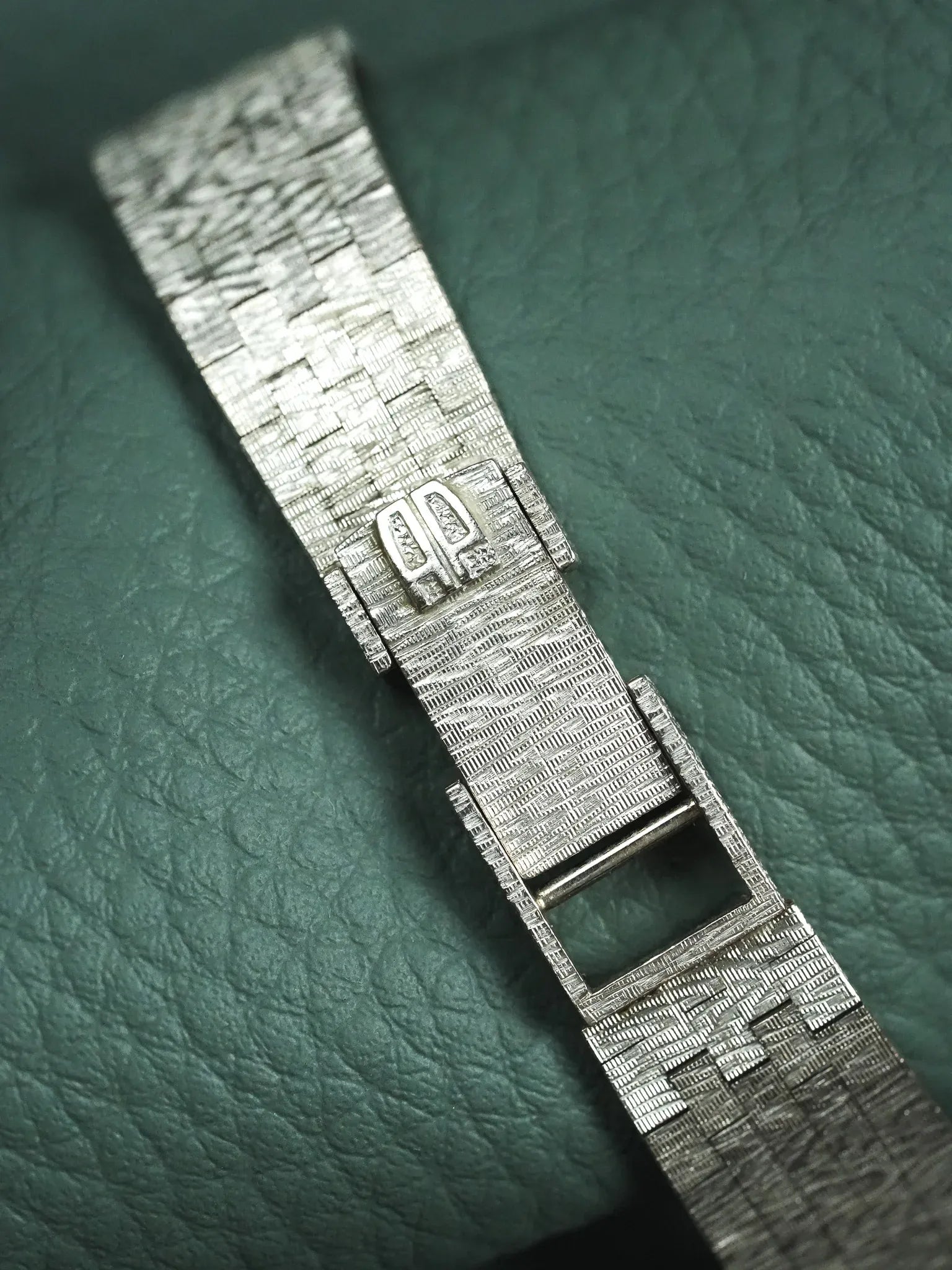 أوديمار بيجيه - ذهب أبيض عيار 18 لازورد ألماس 23 ملم - 1980s