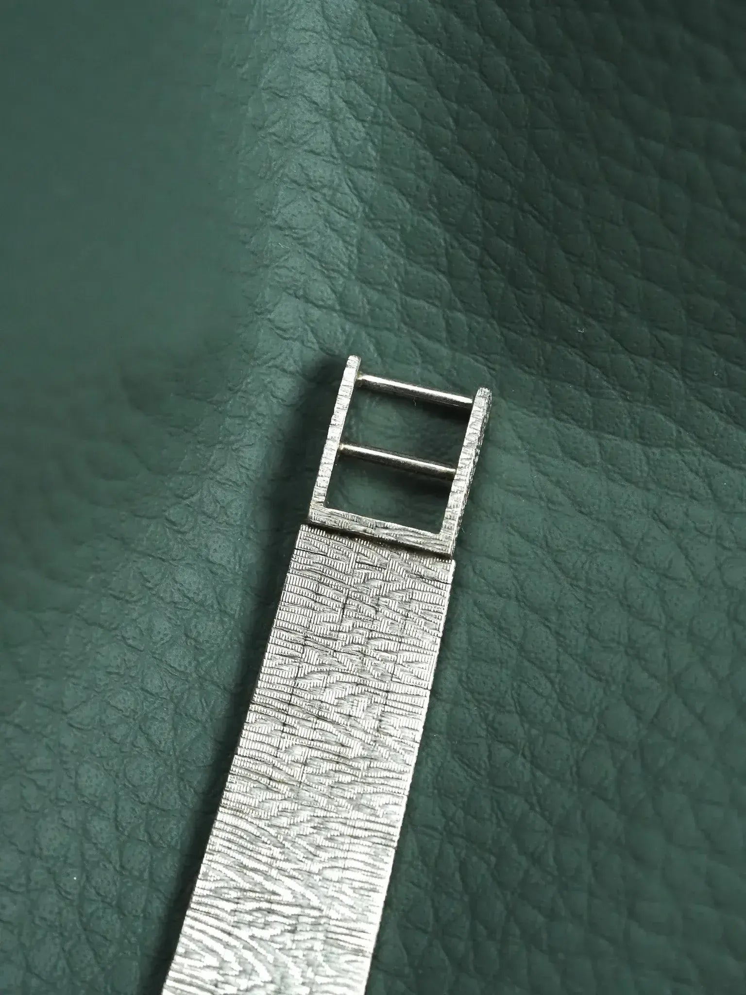 Audemars Piguet - Or blanc 18K lapis lazuli diamants 23mm - 1980s - Atelier Victor