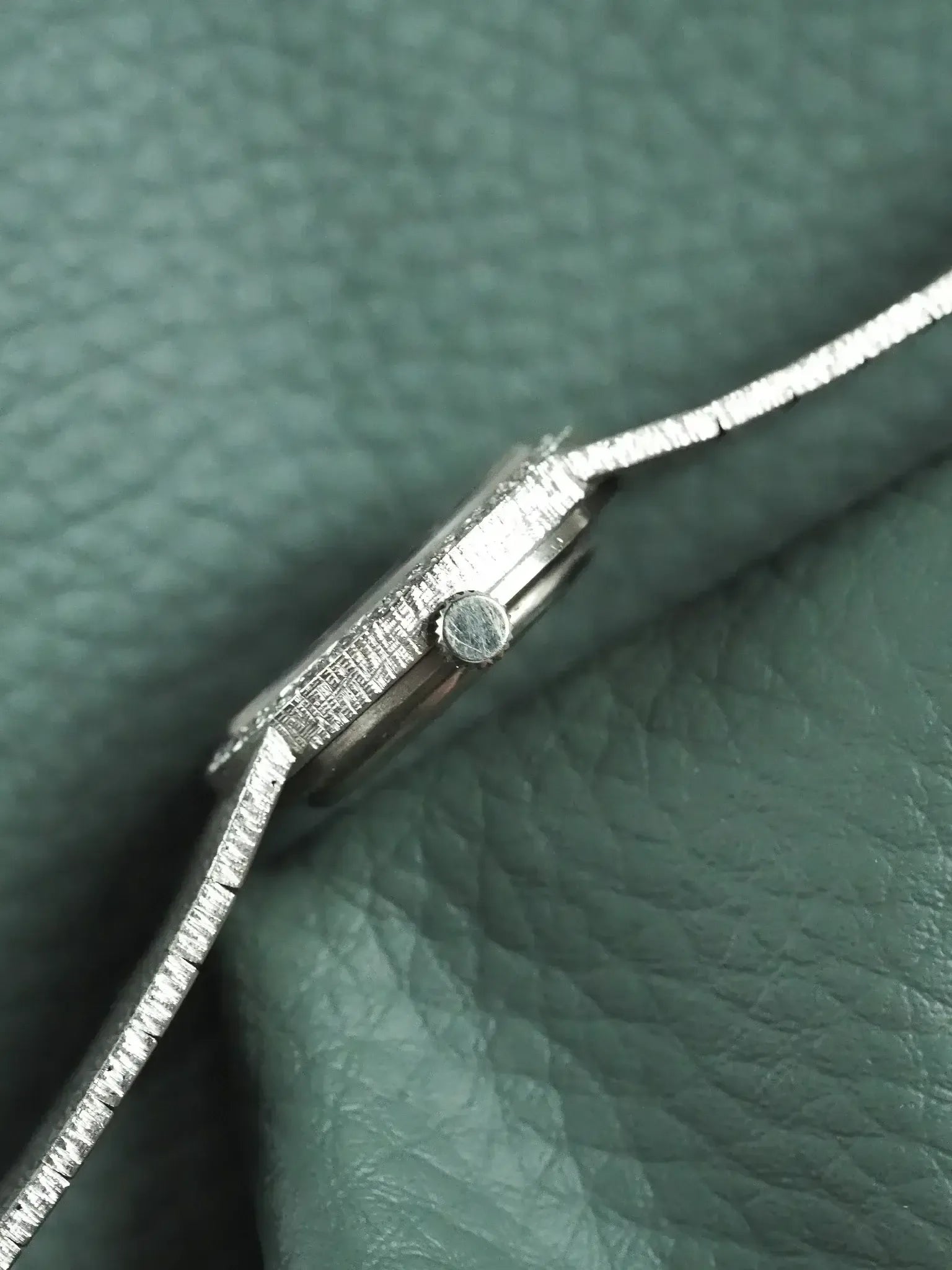 Audemars Piguet - Or blanc 18K lapis lazuli diamants 23mm - 1980s - Atelier Victor