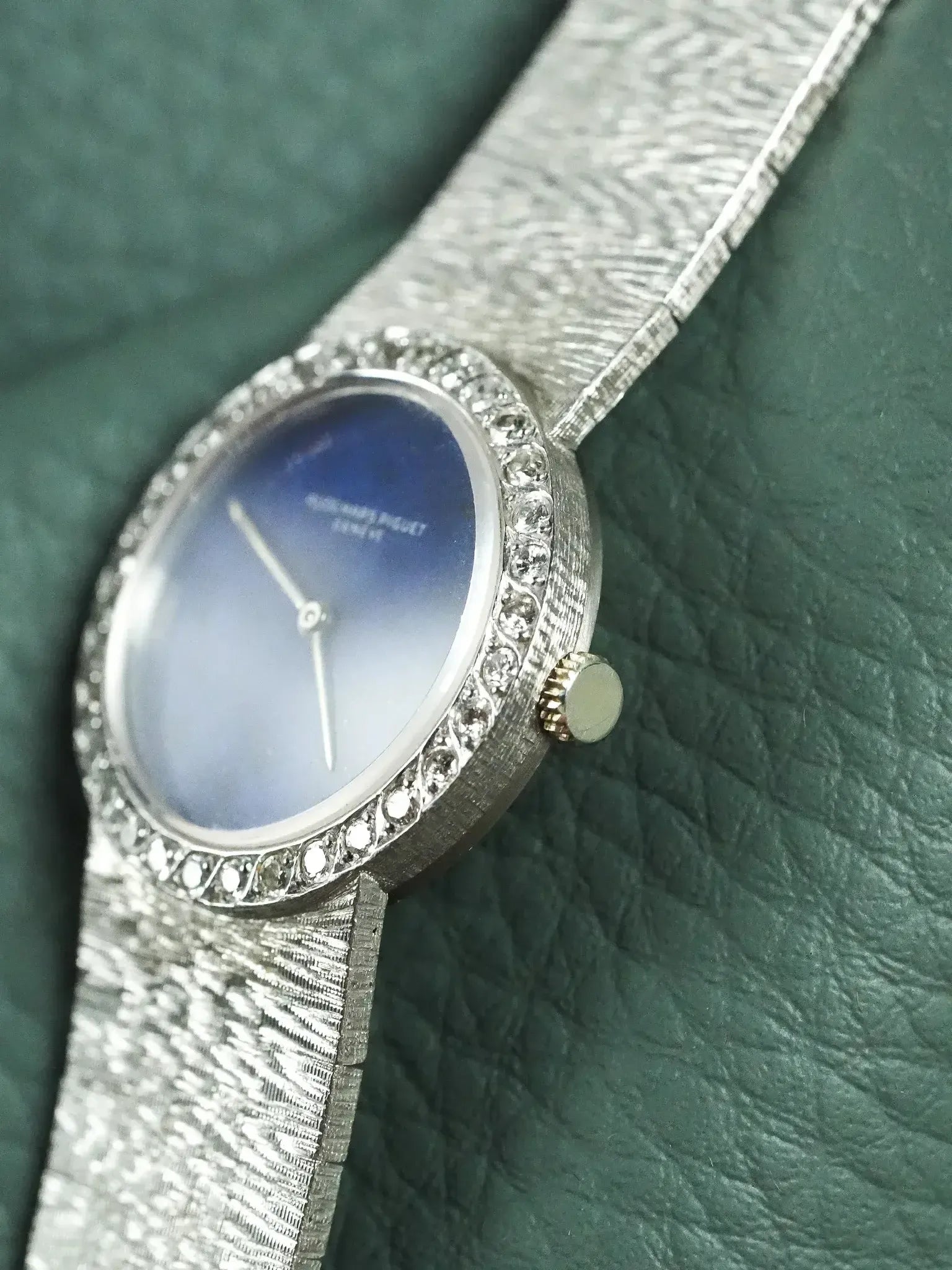 Audemars Piguet - Or blanc 18K lapis lazuli diamants 23mm - 1980s - Atelier Victor