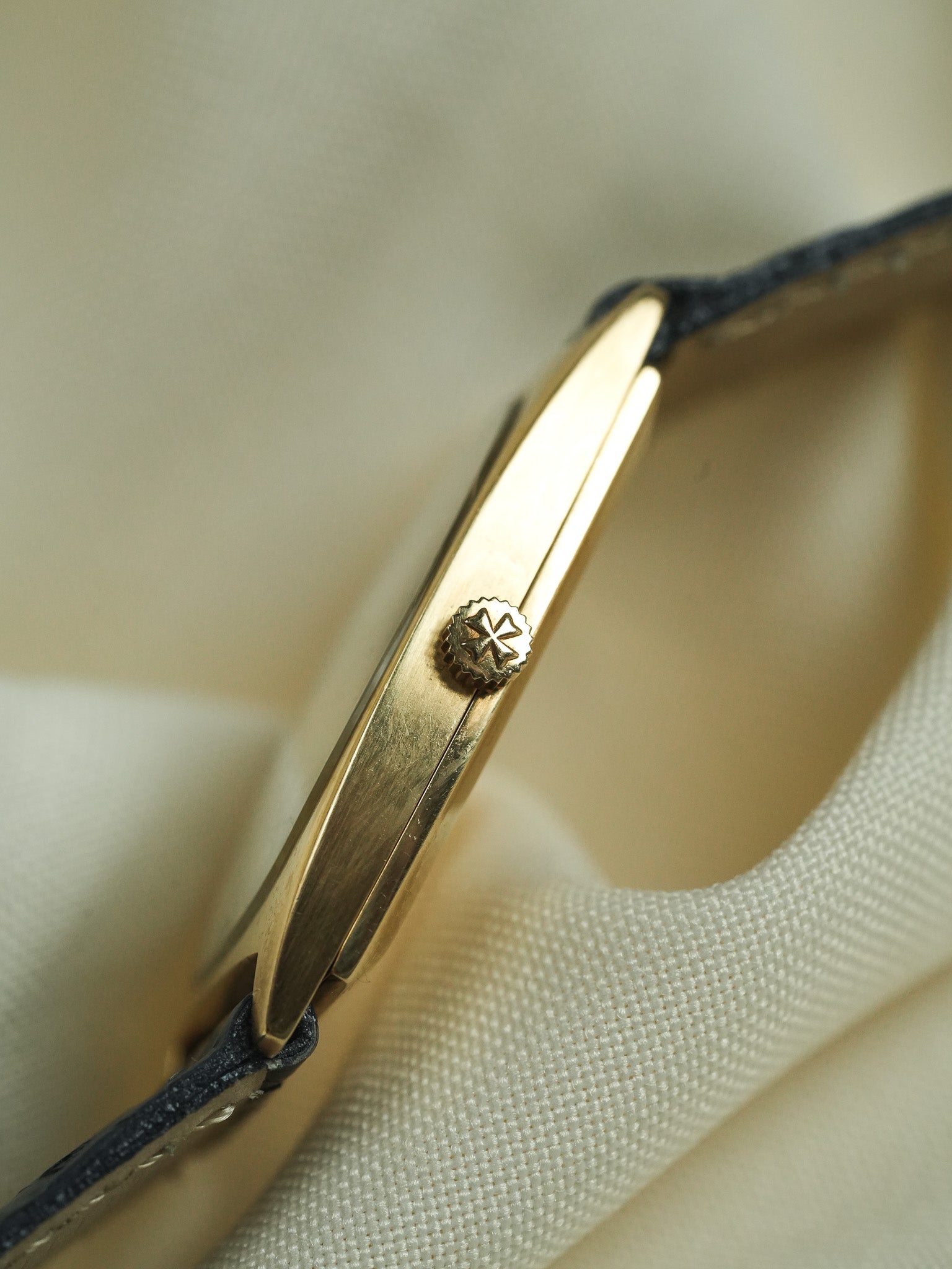 Vacheron Constantin - Tonneau 7813 18k Yellow Gold Onyx Index - 1970s