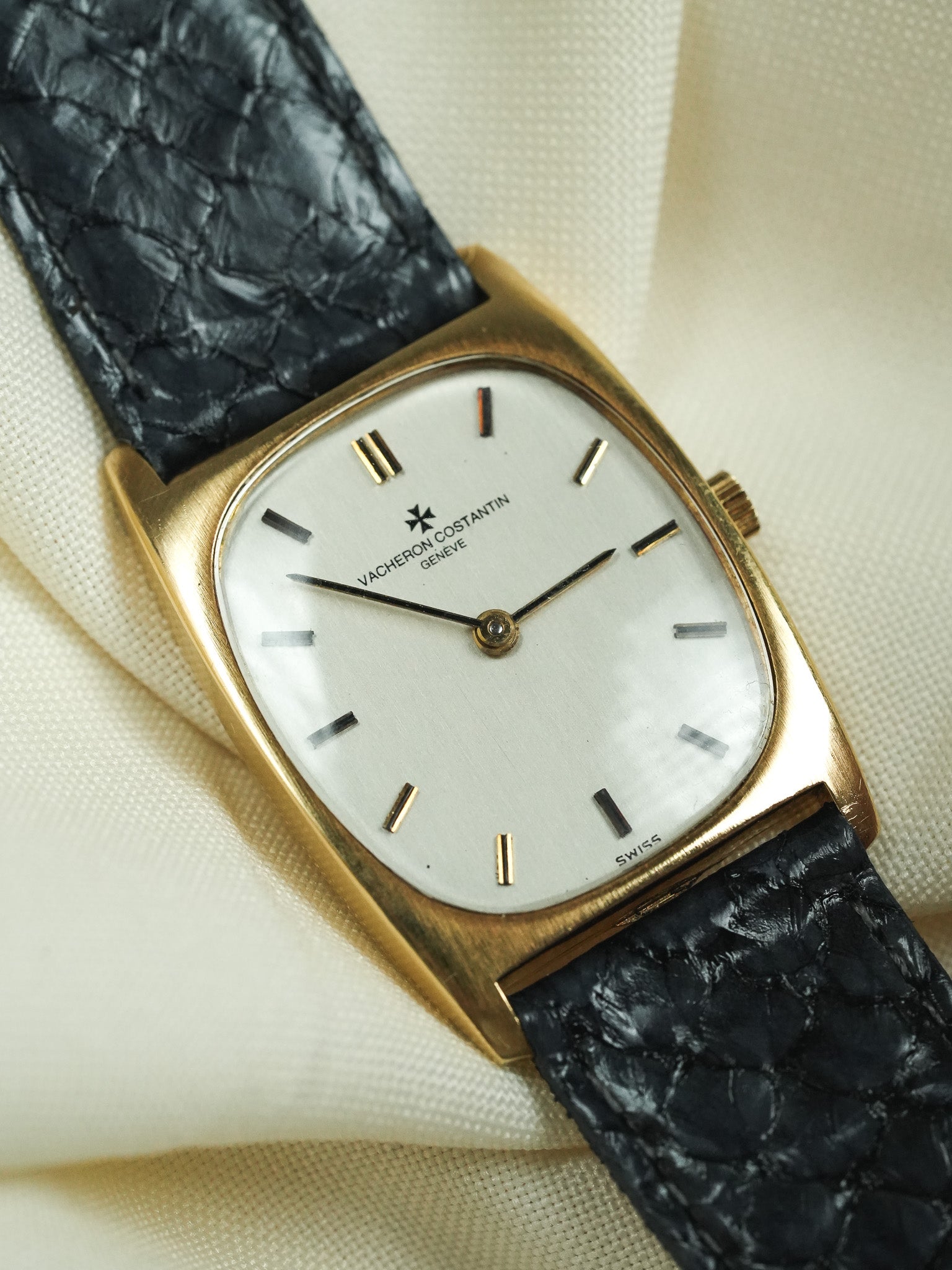 Vacheron Constantin - Tonneau 7813 18k Yellow Gold Onyx Index - 1970s