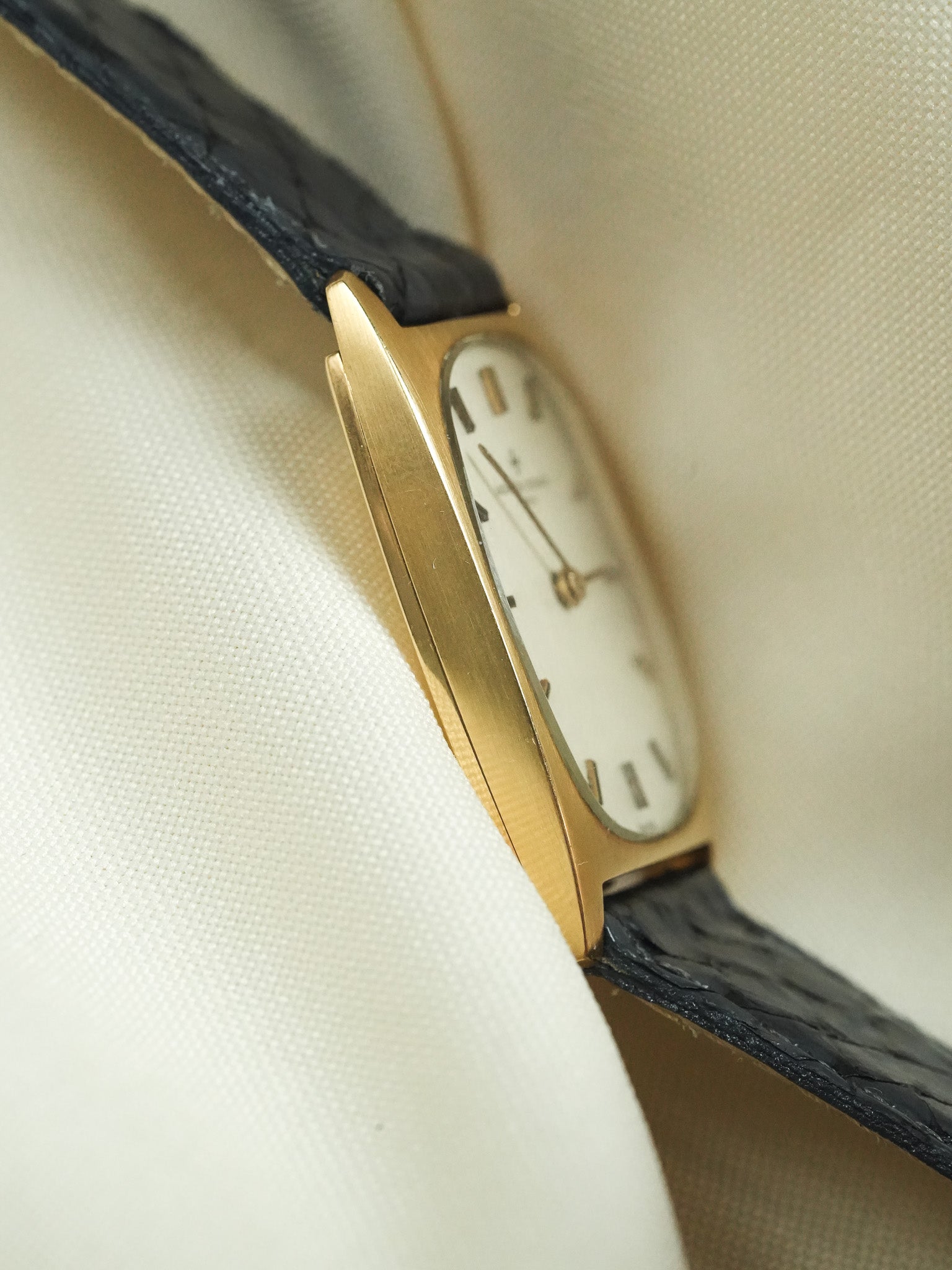Vacheron Constantin - Tonneau 7813 18k Yellow Gold Onyx Index - 1970s