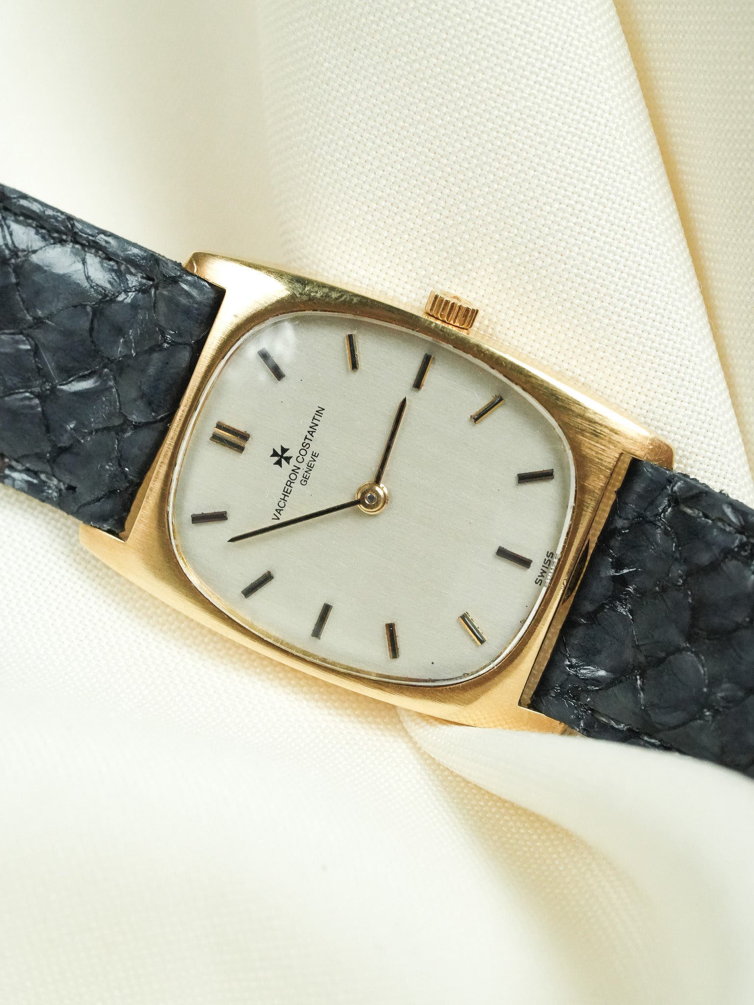 Vacheron Constantin - Tonneau 7813 18k Yellow Gold Onyx Index - 1970s