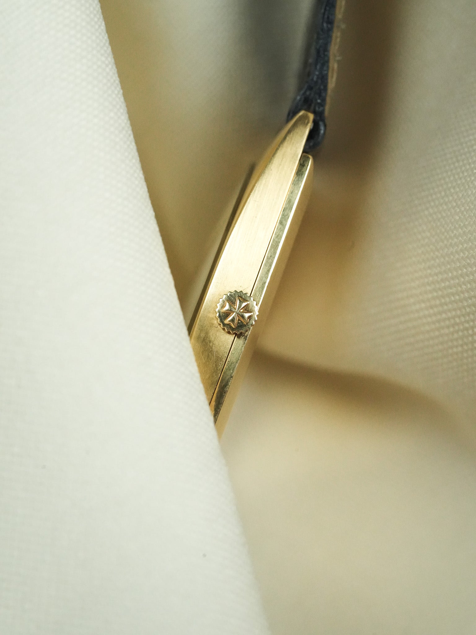 Vacheron Constantin - Tonneau 7813 18k Yellow Gold Onyx Index - 1970s