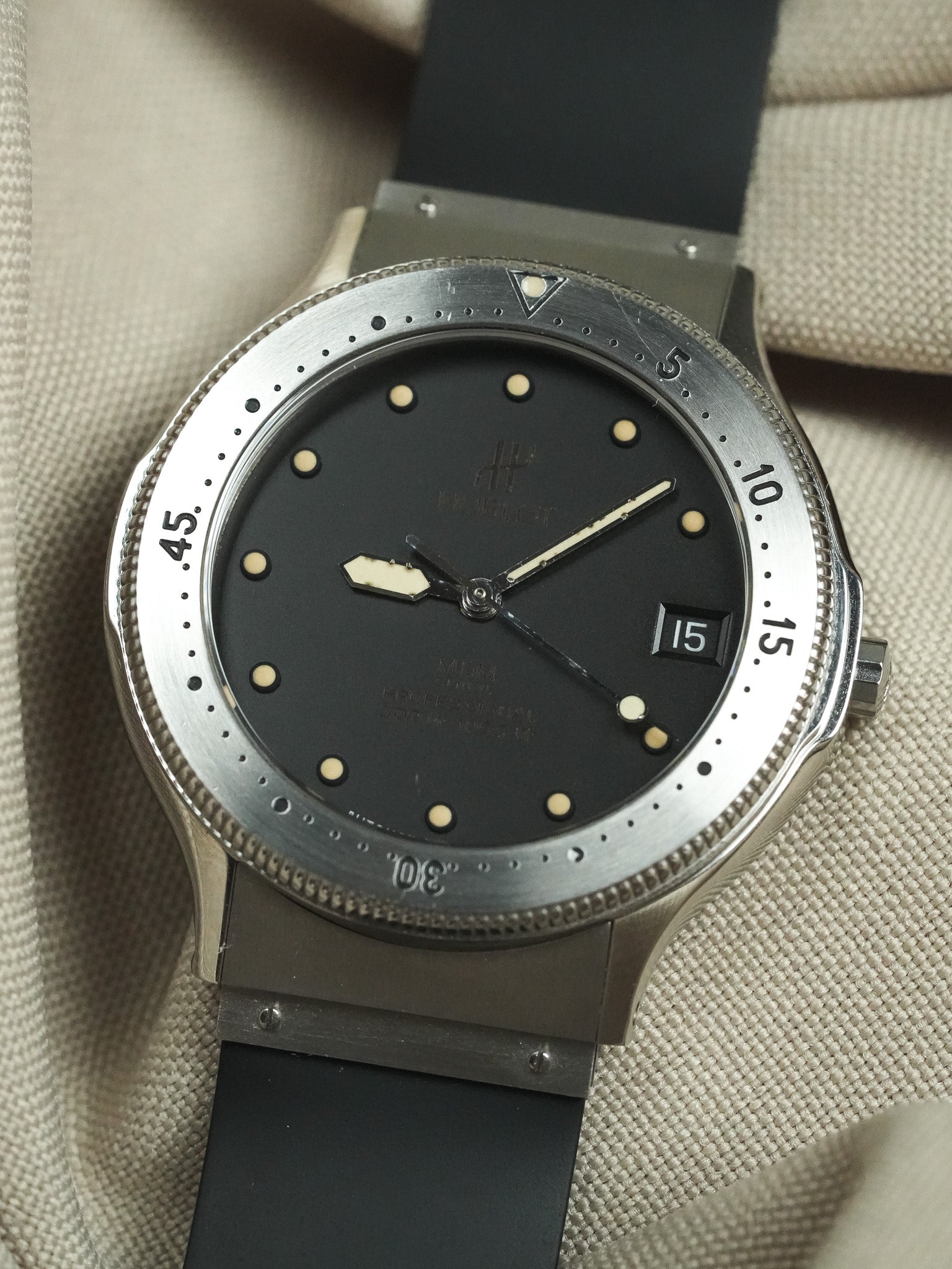 Hublot - MDM Acier Automatique Professionnal 300m - 1990s