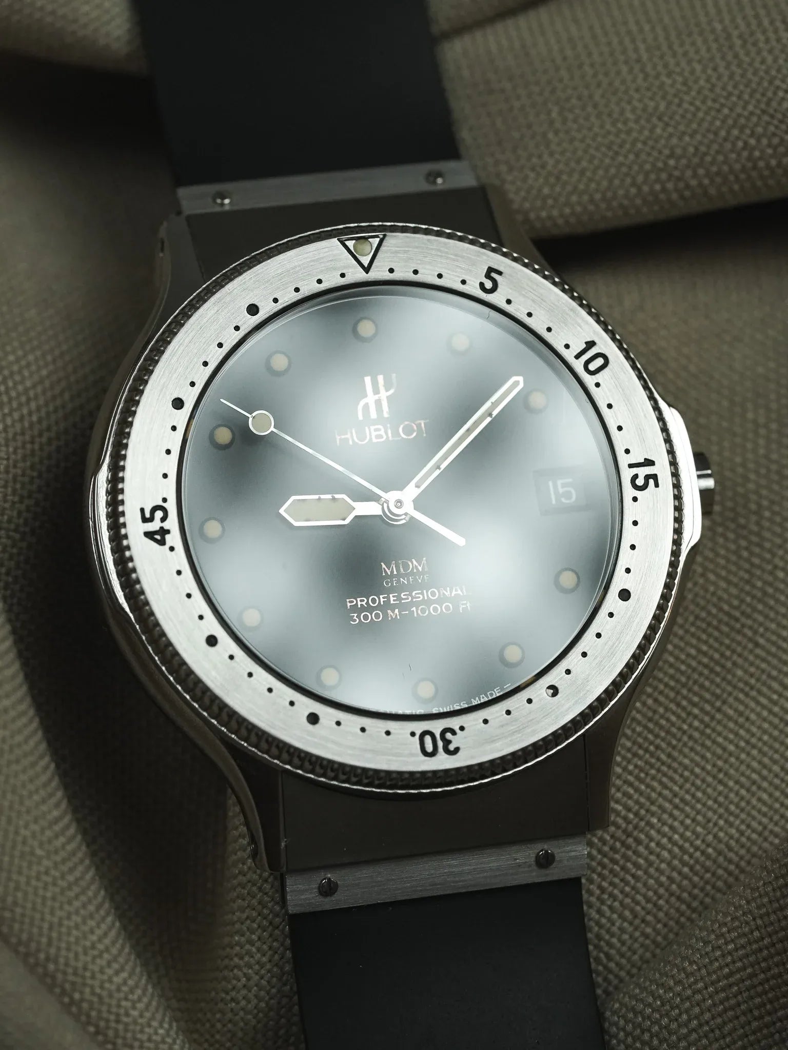 Hublot - MDM Acier Automatique Professionnal 300m - 1990s