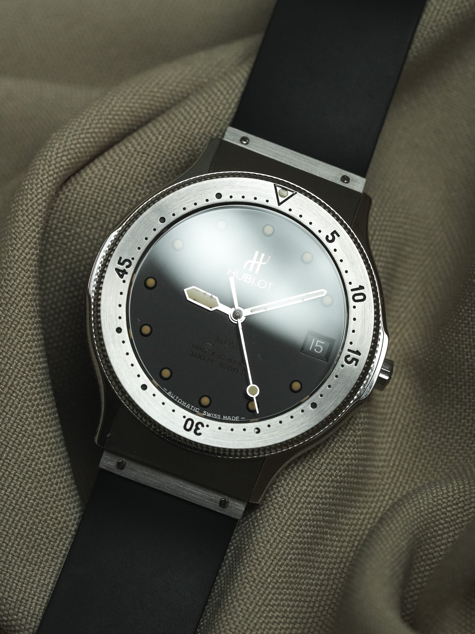Hublot - MDM Acier Automatique Professionnal 300m - 1990s
