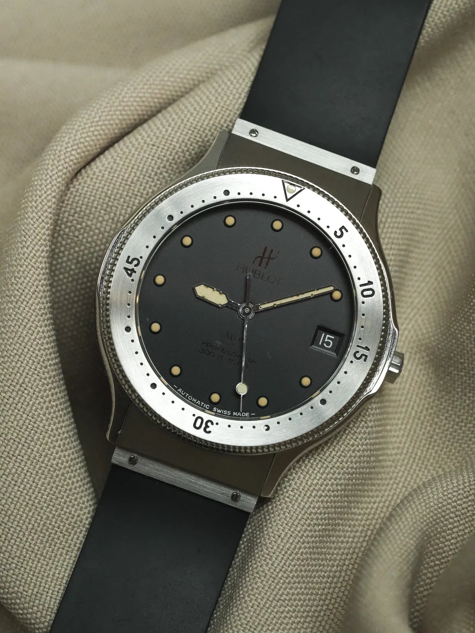 Hublot - MDM Acier Automatique Professionnal 300m - 1990s