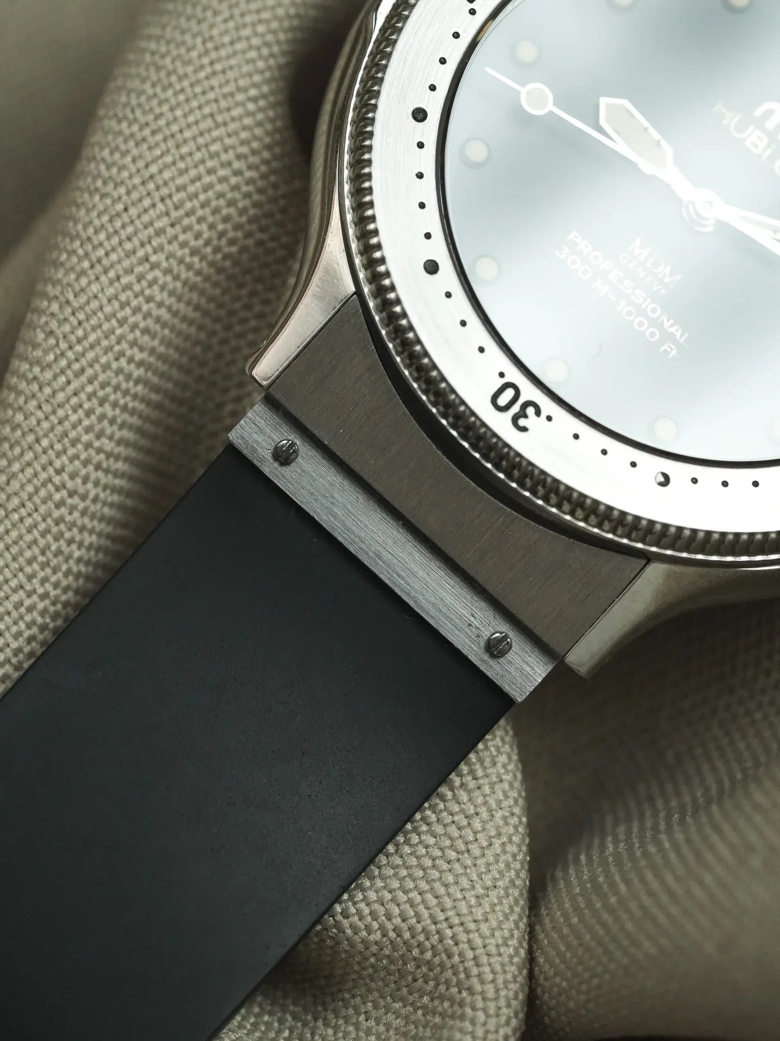 Hublot - MDM Acier Automatique Professionnal 300m - 1990s