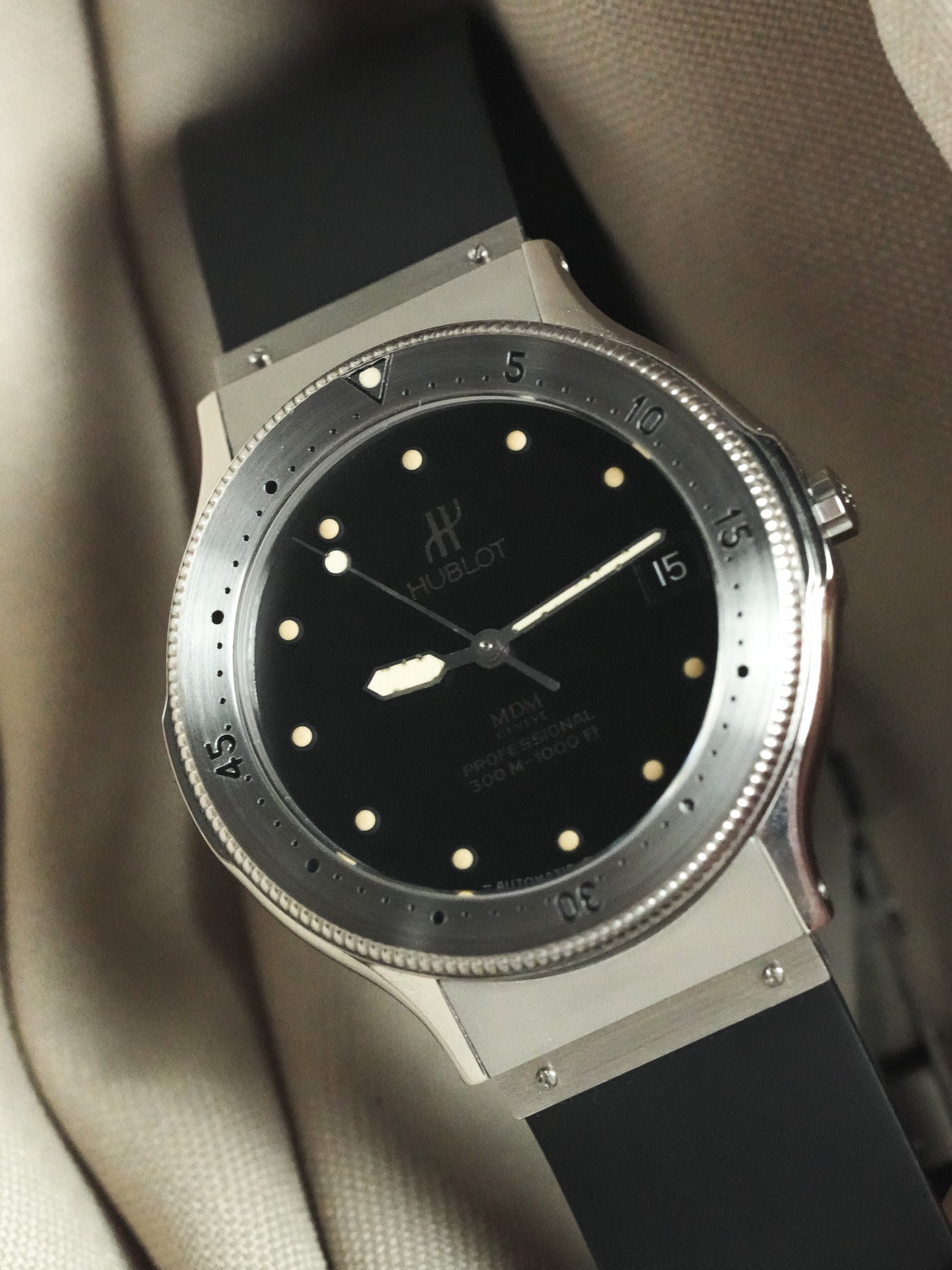 Hublot - MDM Acier Automatique Professionnal 300m - 1990s