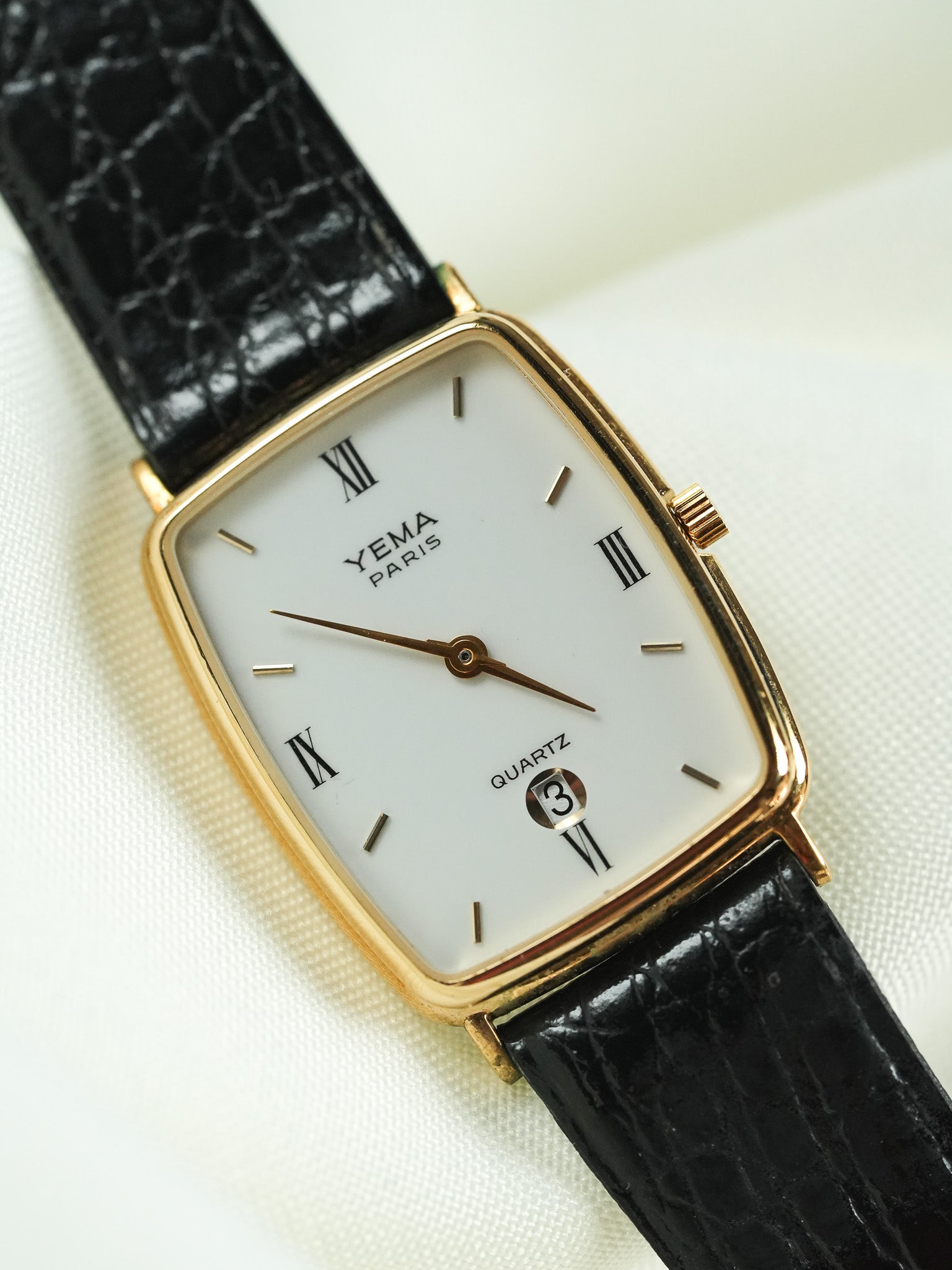 Yema - Paris Tonneau Date 6H Or Cadran blanc Quartz - 1990s
