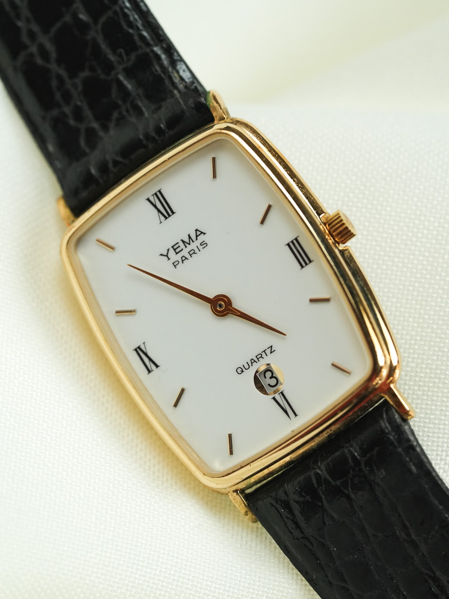 Yema - Paris Tonneau Date 6H Or Cadran blanc Quartz - 1990s