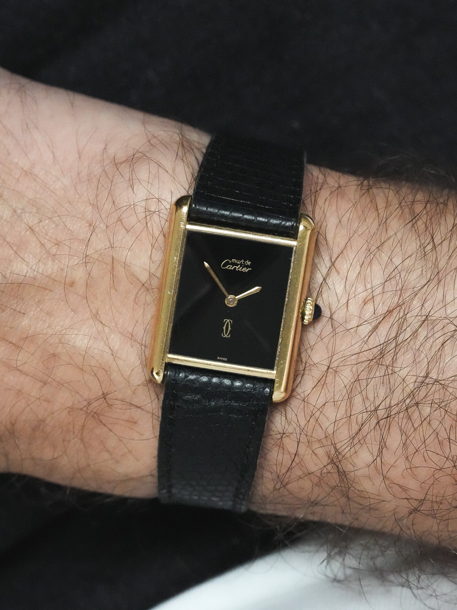 腕表 Must 由 Cartier 所制 Tank 复古 - 鍍金表壳 黑色表盘(1980年代)