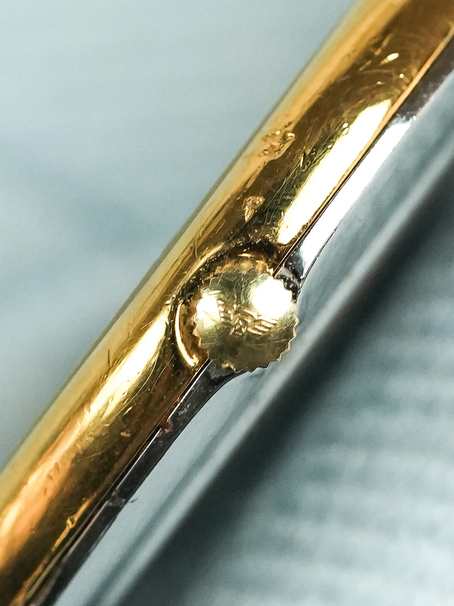 Longines - Ronde Extra plate Cadran Or Quartz - 1980s