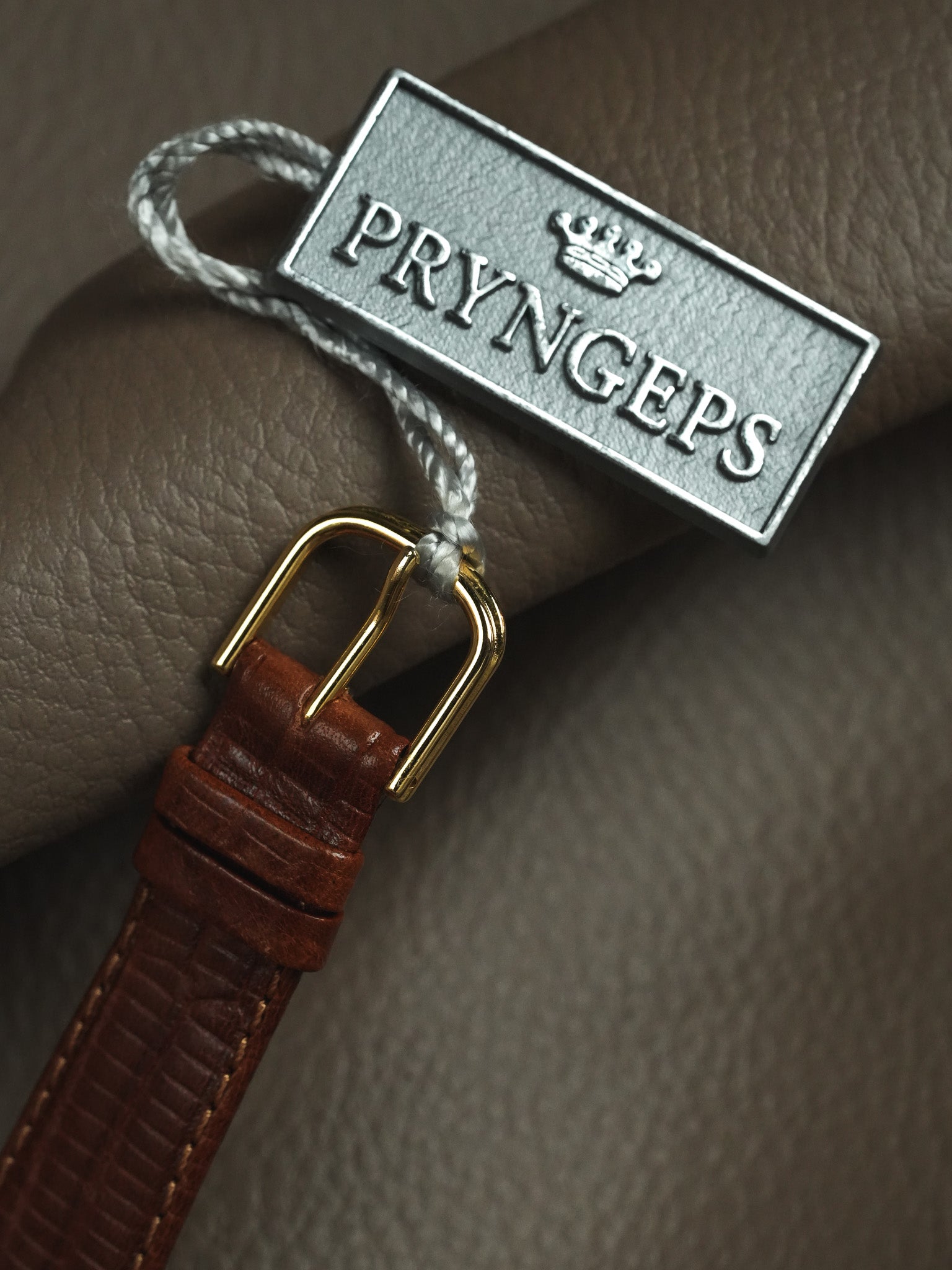 Pryngeps - ساعة تدخين مزينة بالذهب وميناء أسود - NOS - 1990s