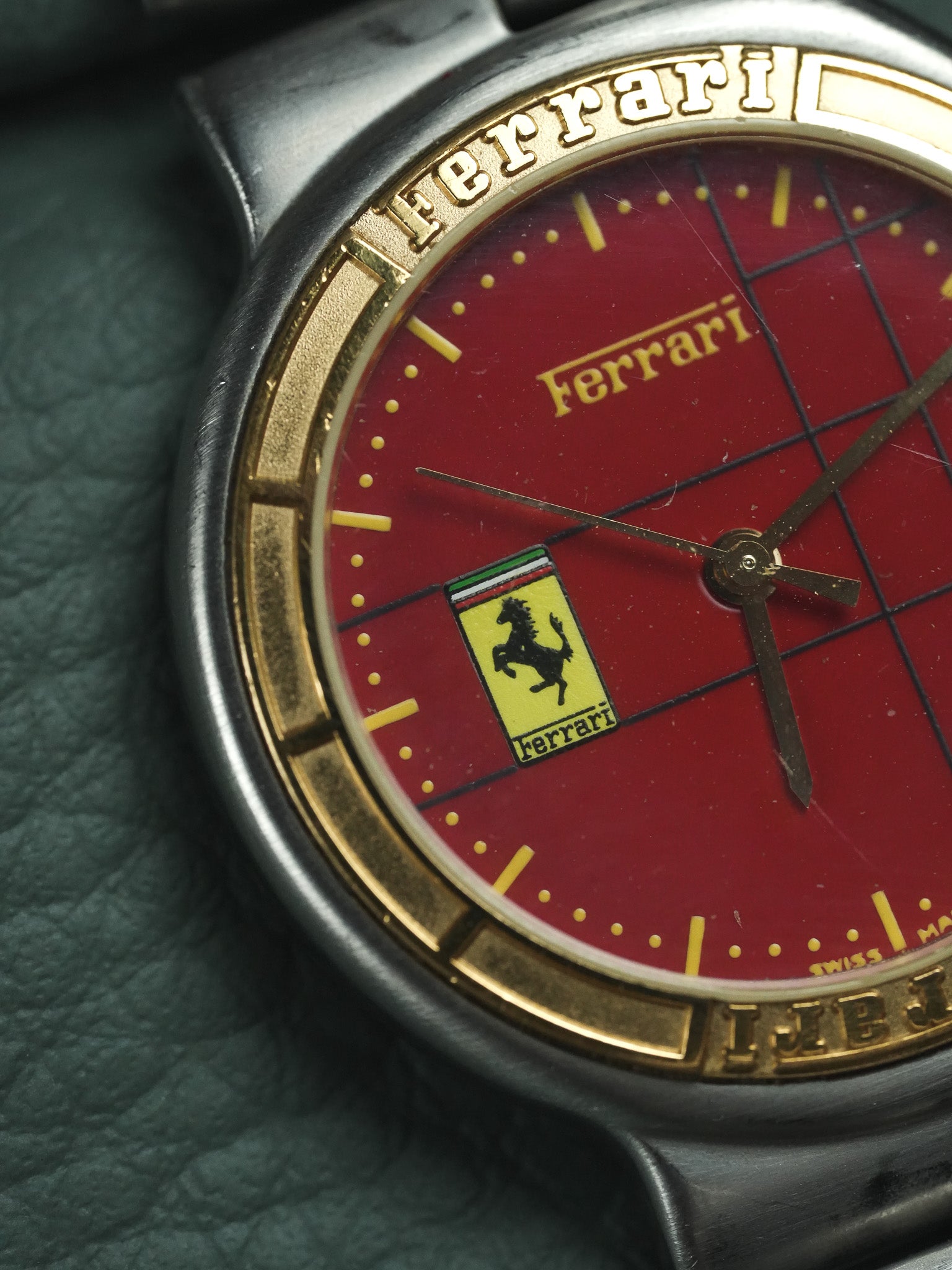 Ferrari x Cartier - Stahl Gold Quadratisches Rotes Zifferblatt - 1980s