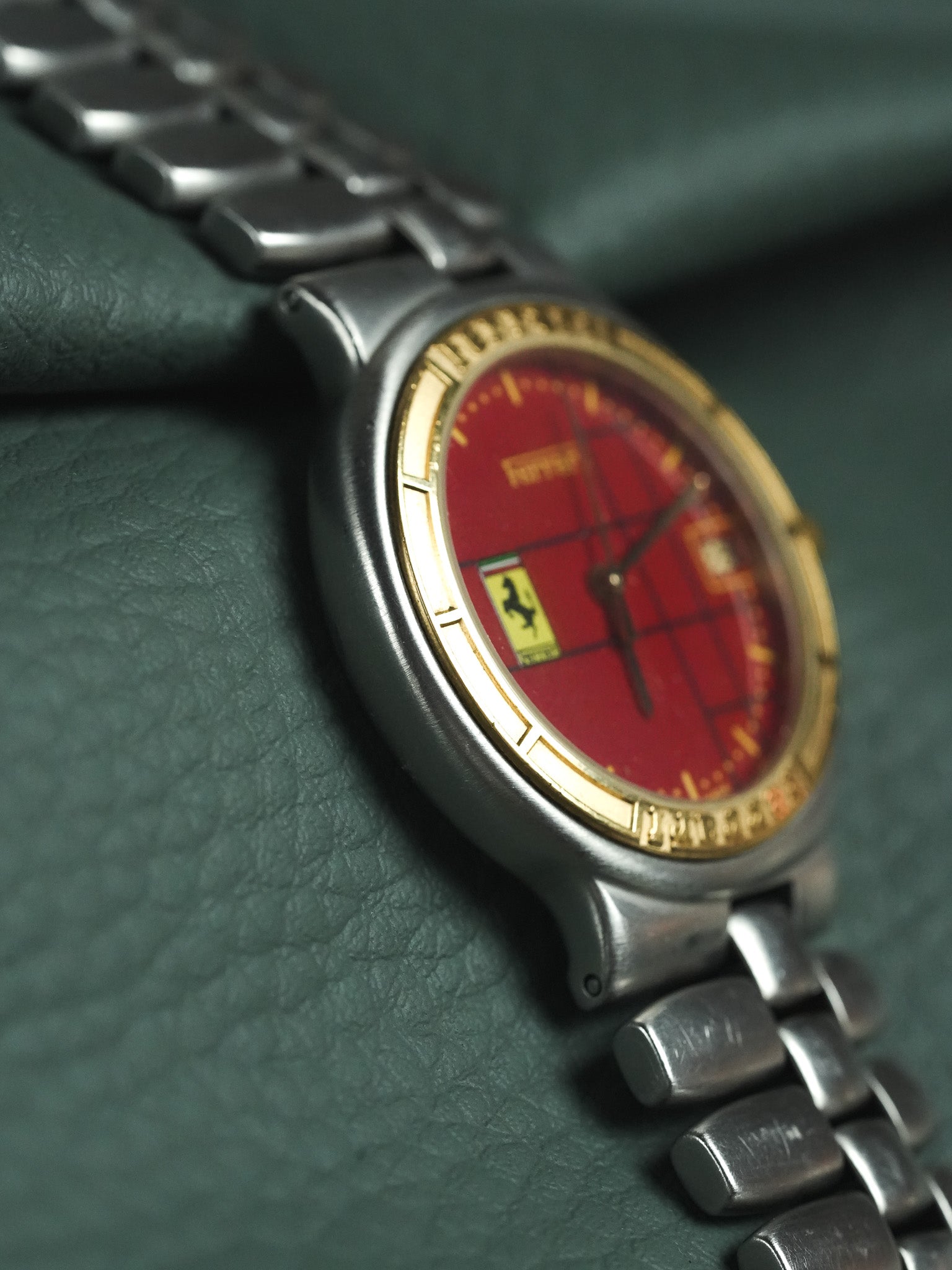 Ferrari x Cartier - Stahl Gold Quadratisches Rotes Zifferblatt - 1980s