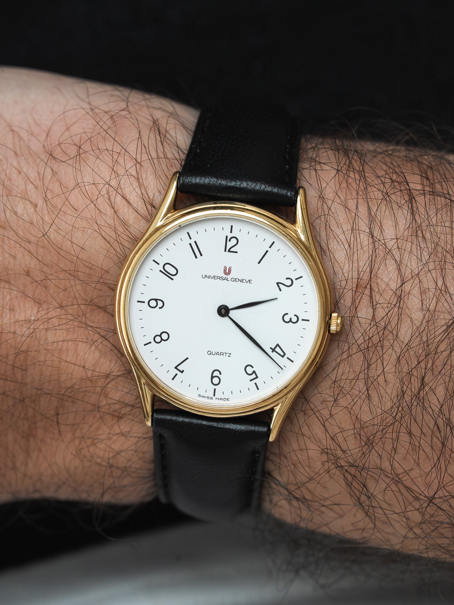 Orologio Universal Genève al quarzo placcato oro 533.116 — Extra-piatto (anni 1970)