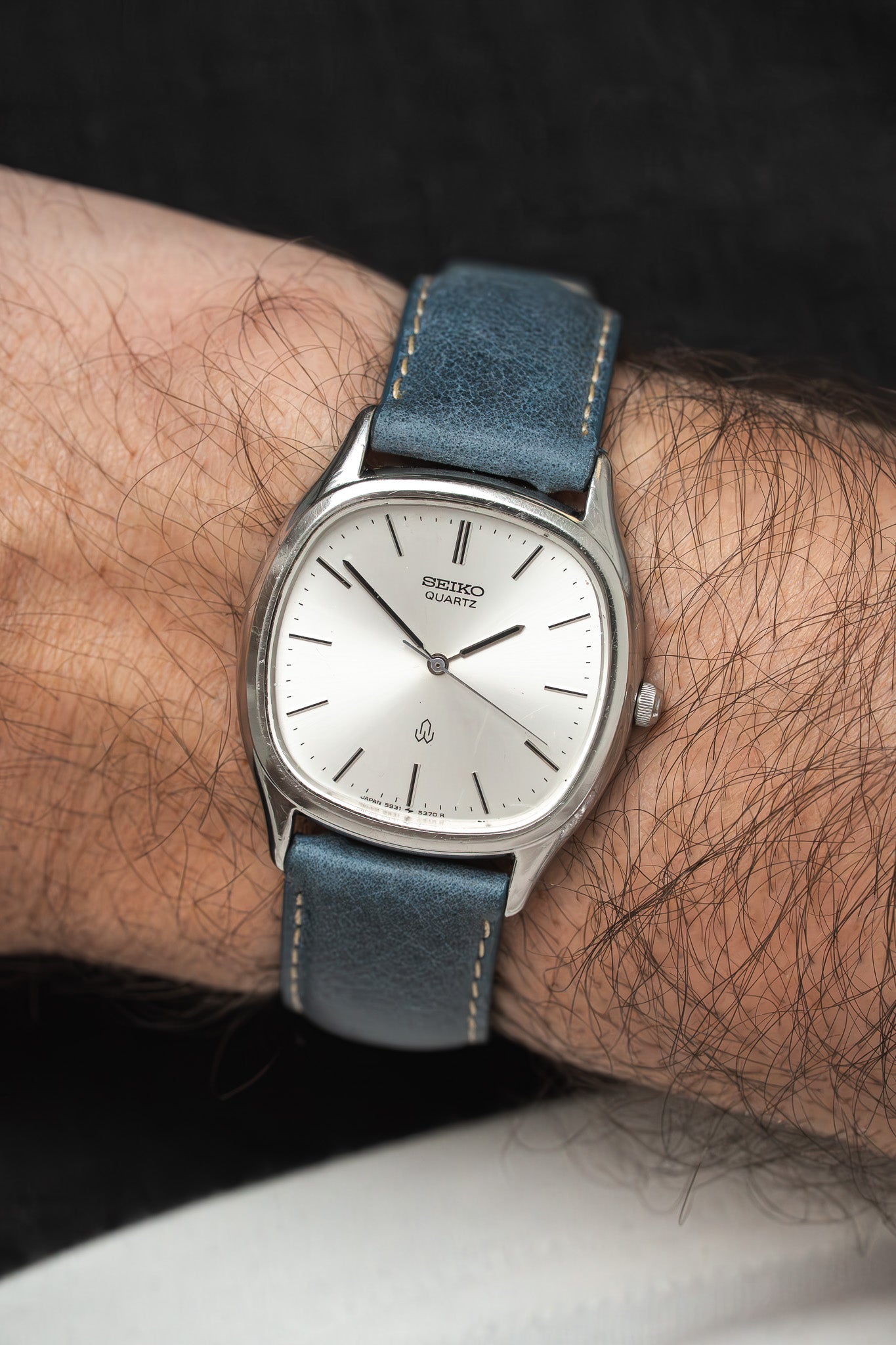 Montre Seiko Tonneau Acier — 5931-5330 Cadran Soleillé Argenté (1981)