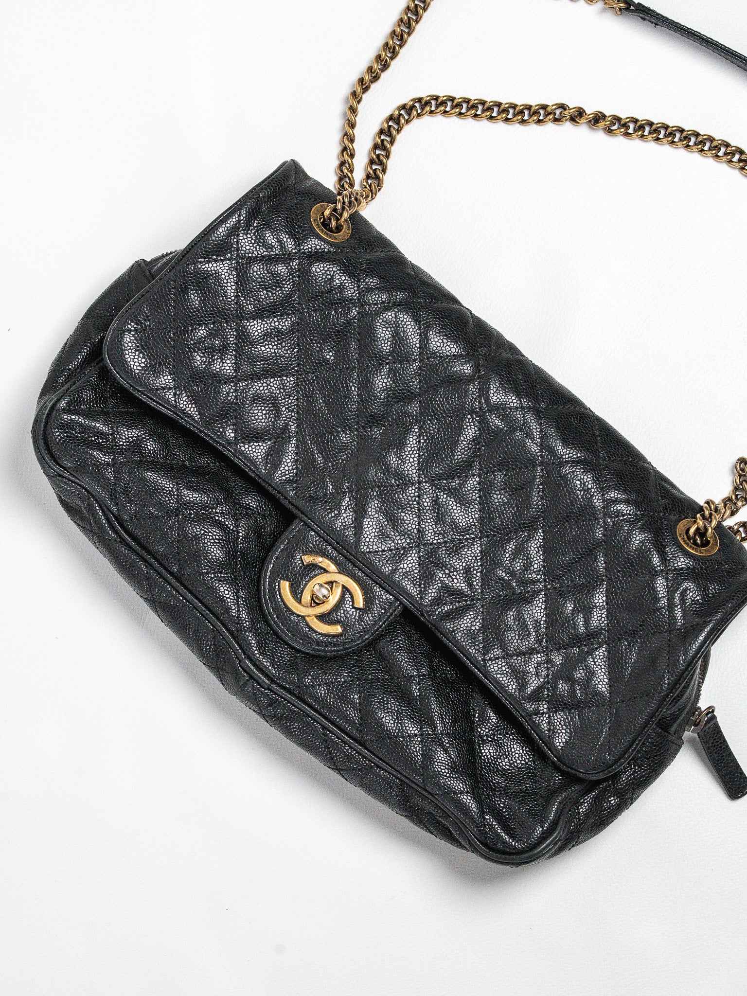 Sac Chanel Vintage en Cuir Caviar Noir Matelassé à Rabat