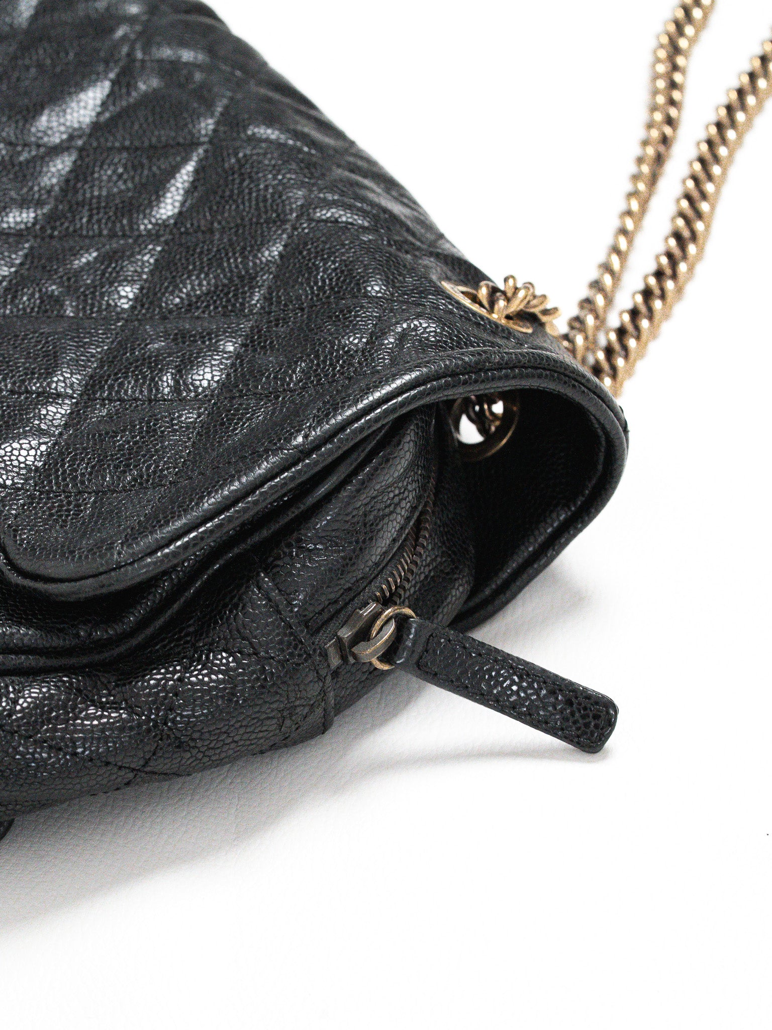 Sac Chanel Vintage en Cuir Caviar Noir Matelassé à Rabat