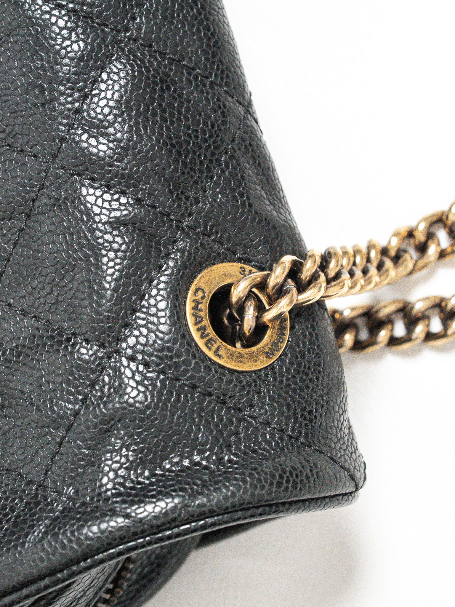 Sac Chanel Vintage en Cuir Caviar Noir Matelassé à Rabat