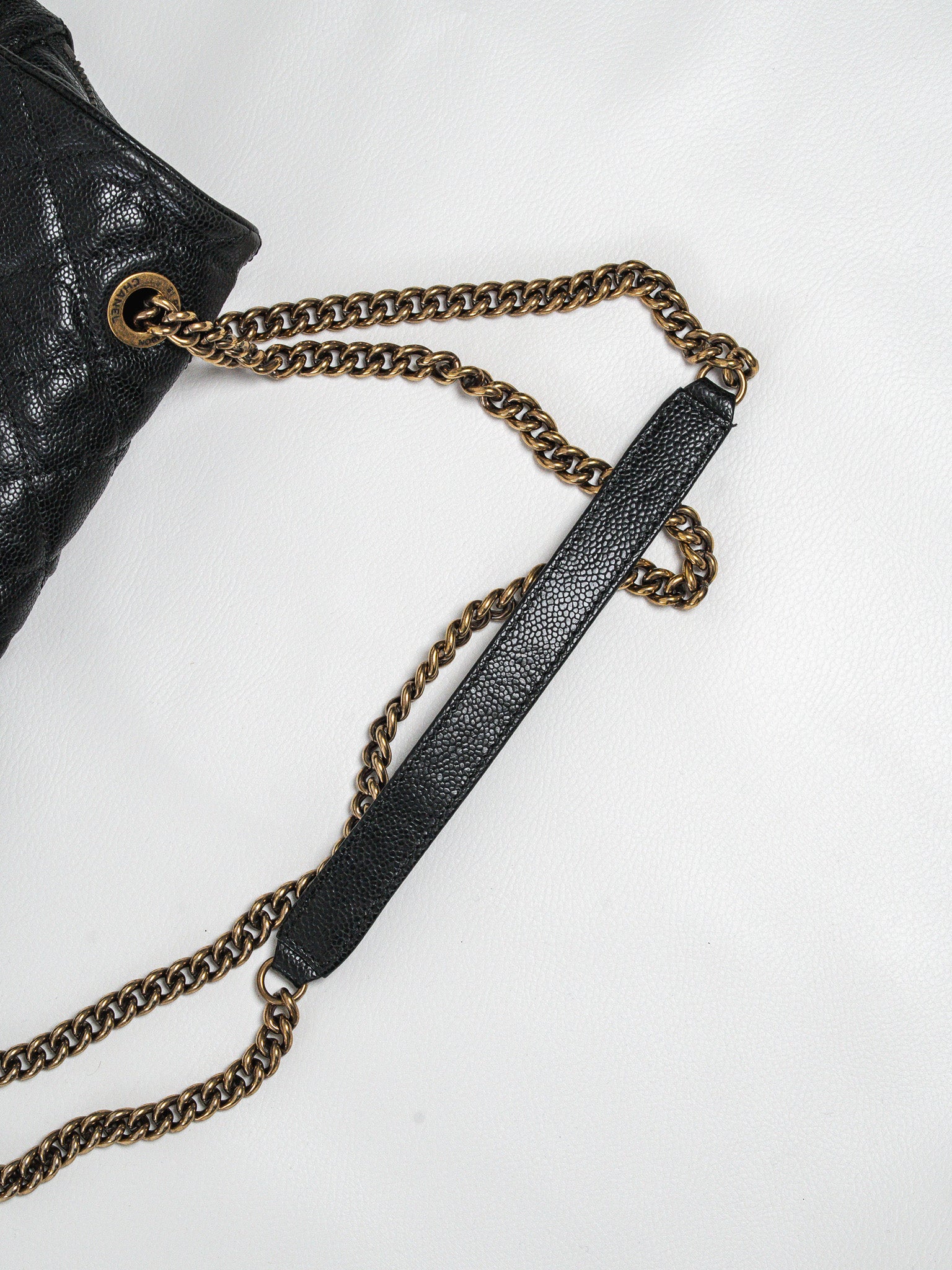 Sac Chanel Vintage en Cuir Caviar Noir Matelassé à Rabat