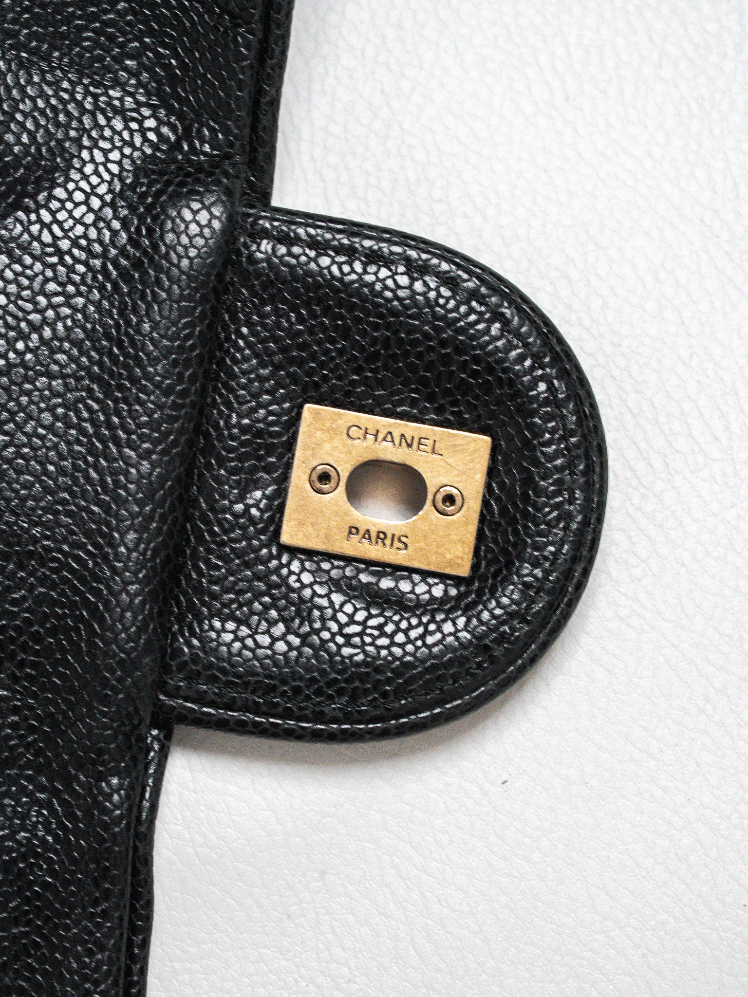 Sac Chanel Vintage en Cuir Caviar Noir Matelassé à Rabat