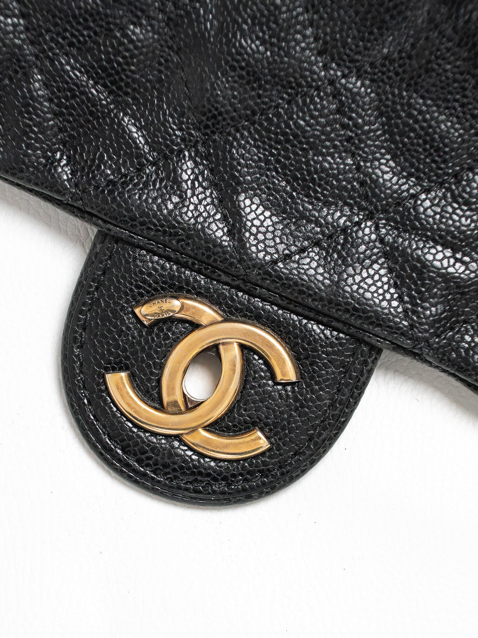 Sac Chanel Vintage en Cuir Caviar Noir Matelassé à Rabat