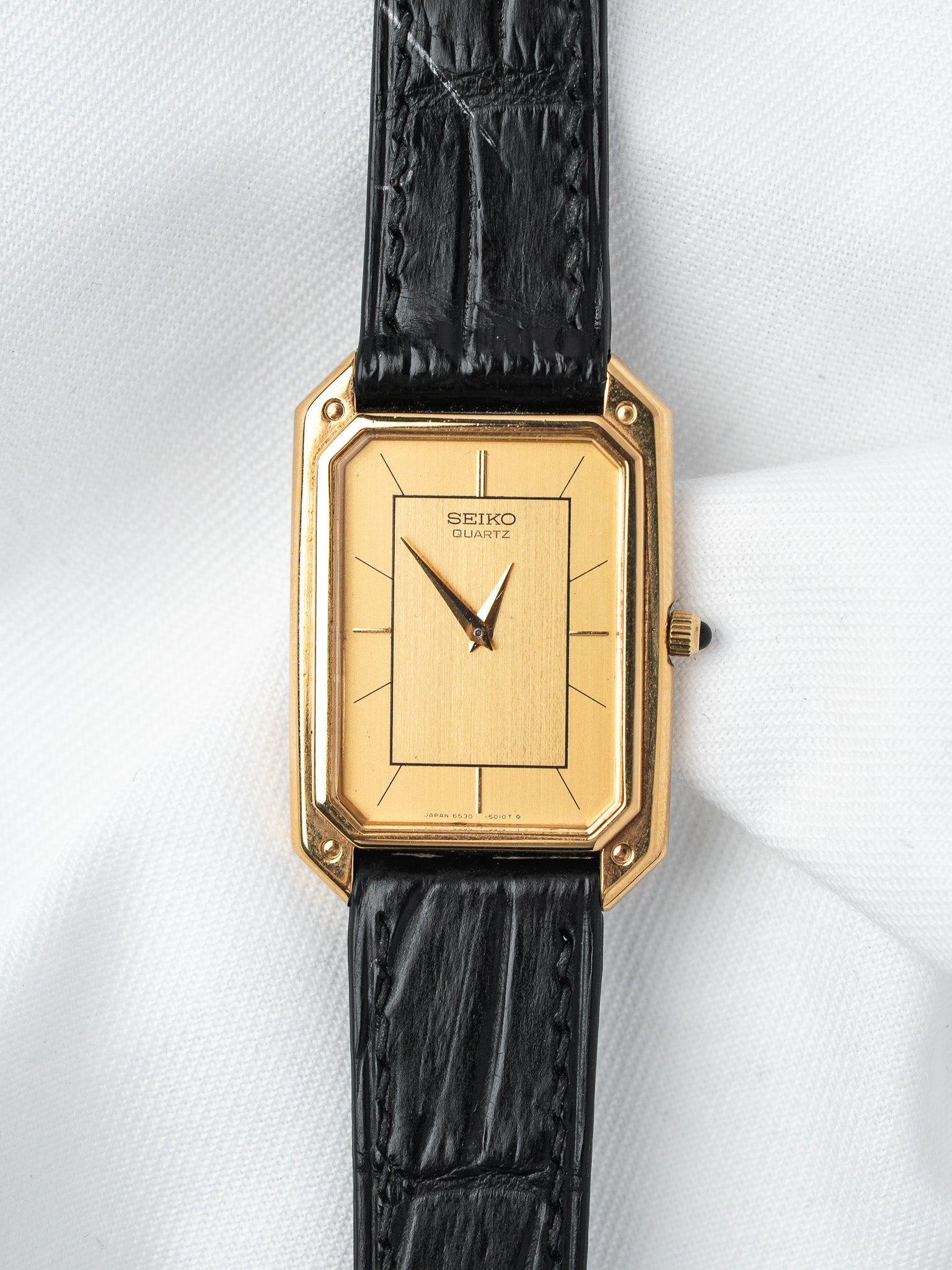 Orologio Seiko Vintage Placcato Oro — Quadrante Oro Elegante Piatto (1982)