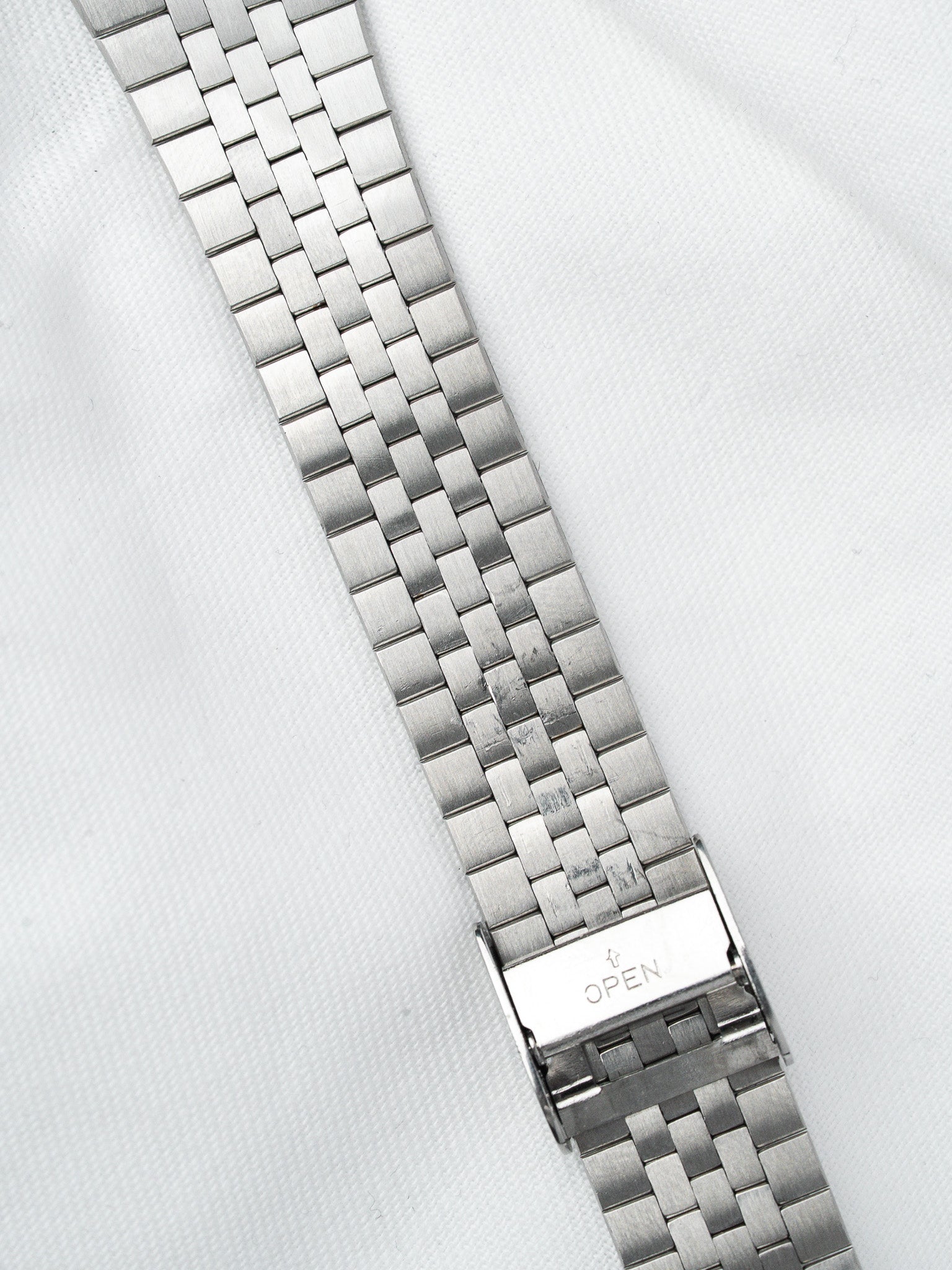 ساعة Seiko Type II فينتاج - علبة من الفولاذ — قرص أزرق متدرج (1977)