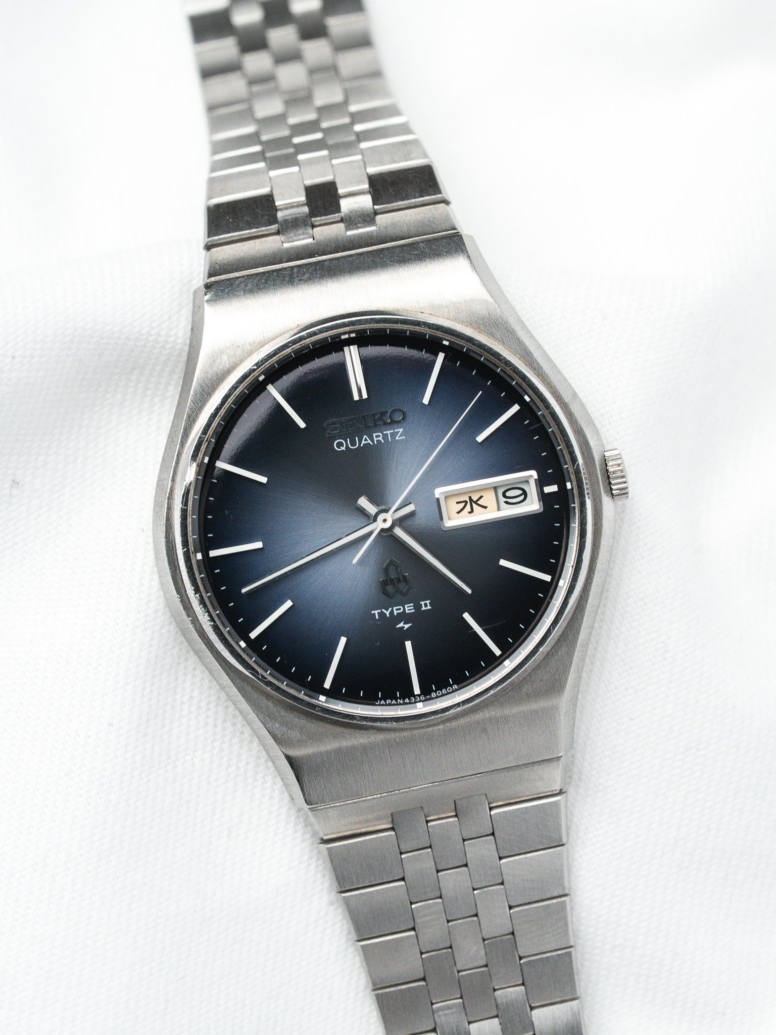 ساعة Seiko Type II فينتاج - علبة من الفولاذ — قرص أزرق متدرج (1977)