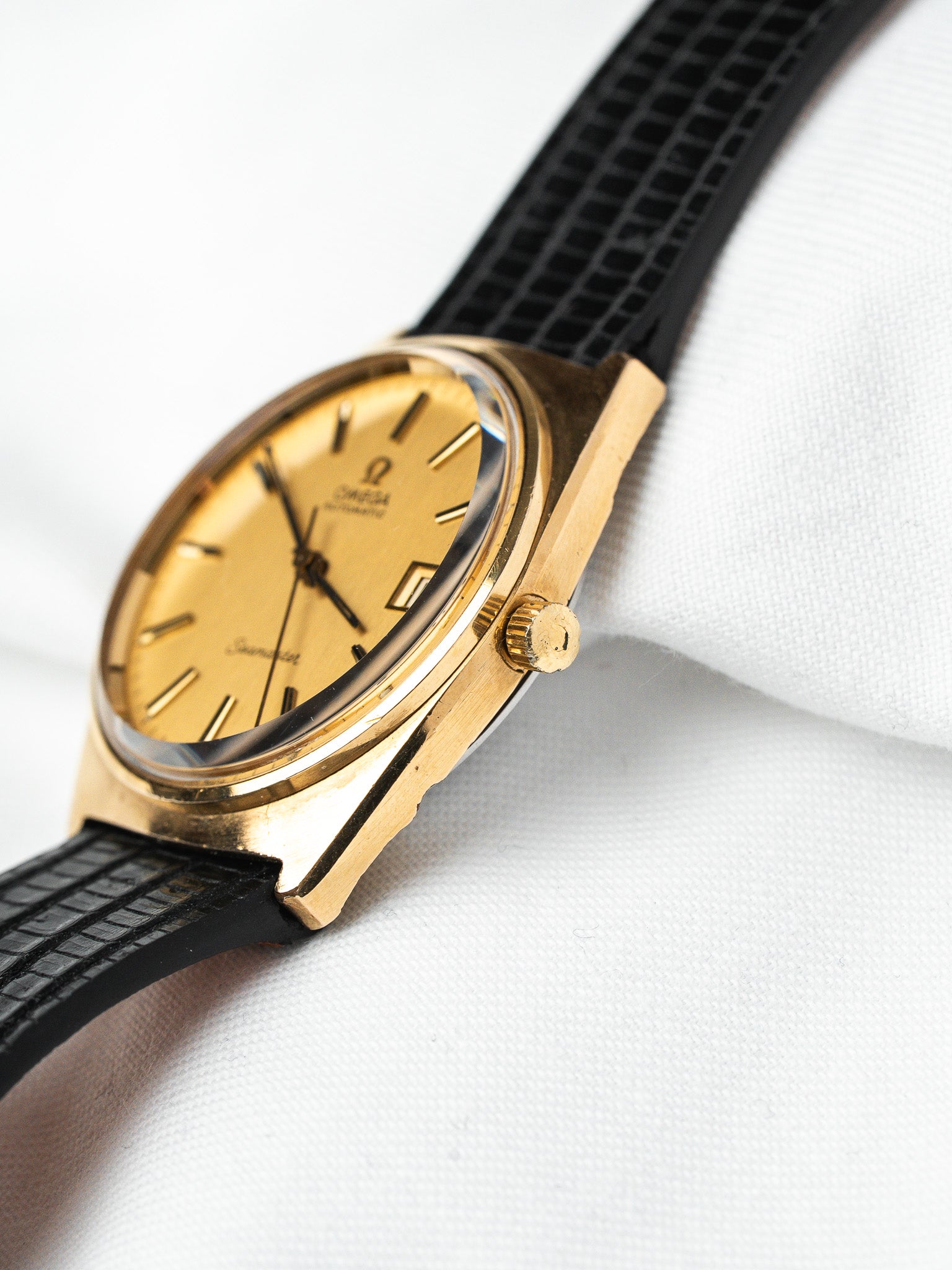 Montre Omega Seamaster Tonneau 166.0204 — Cadran Doré (1976)
