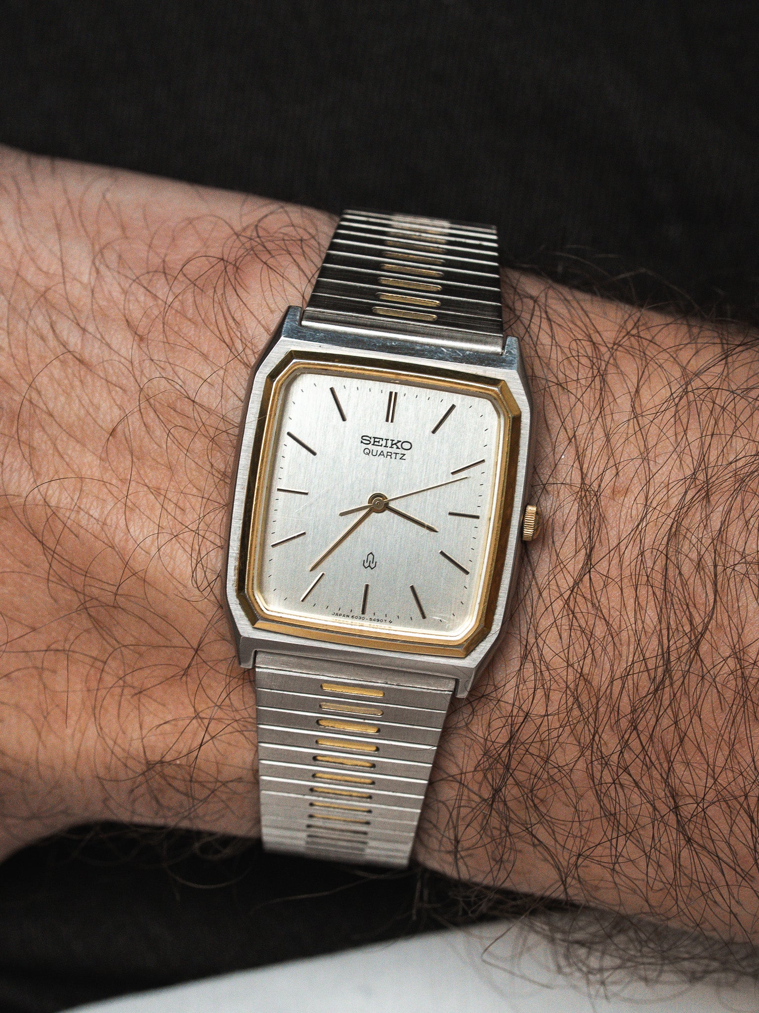 石英 Seiko 双色 钢 金 — 银色表盘 (1982)
