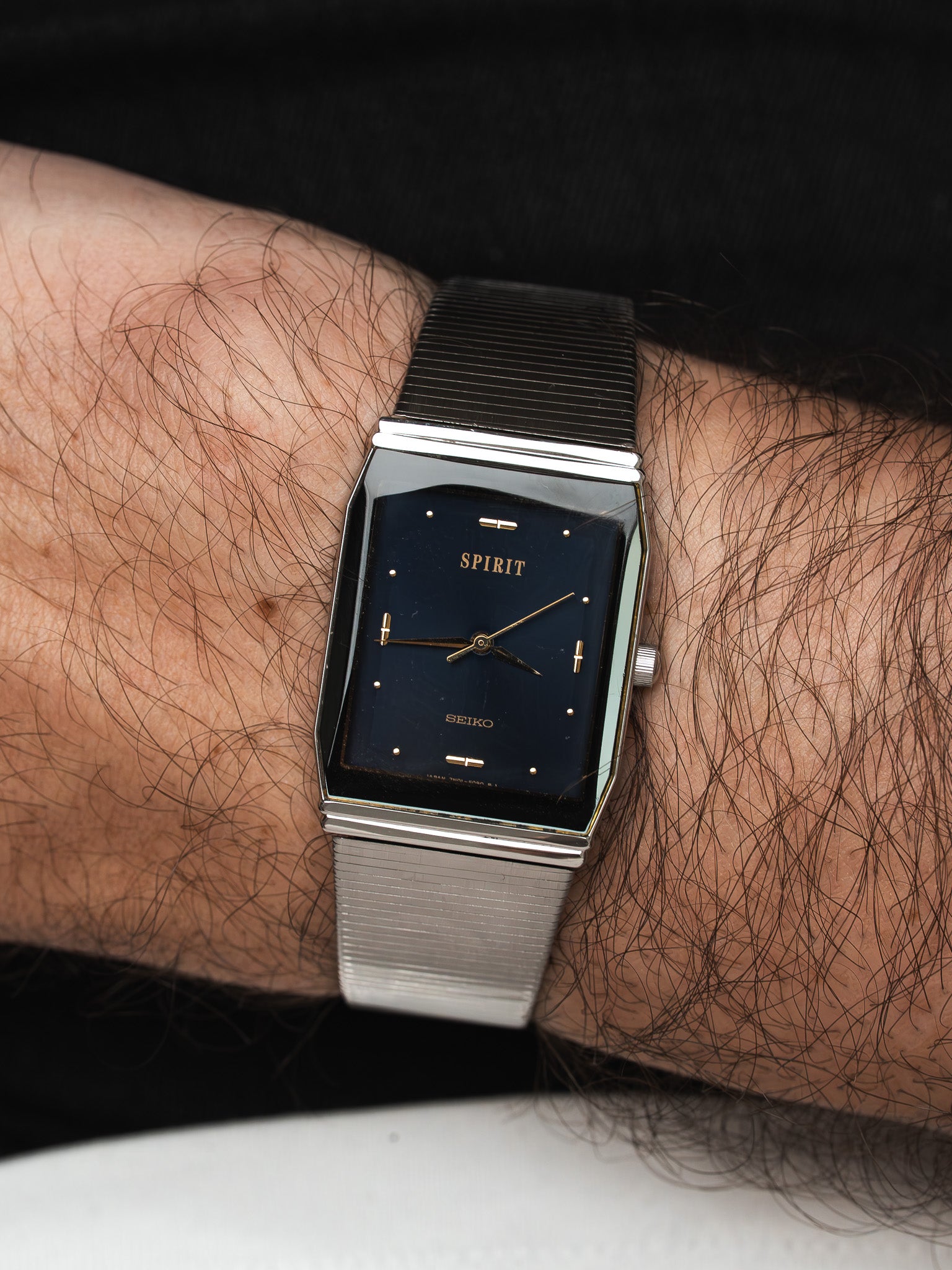 Seiko Spirit Tonneau 复古腕表 — 深蓝色表盘,镀金时标 (2001)