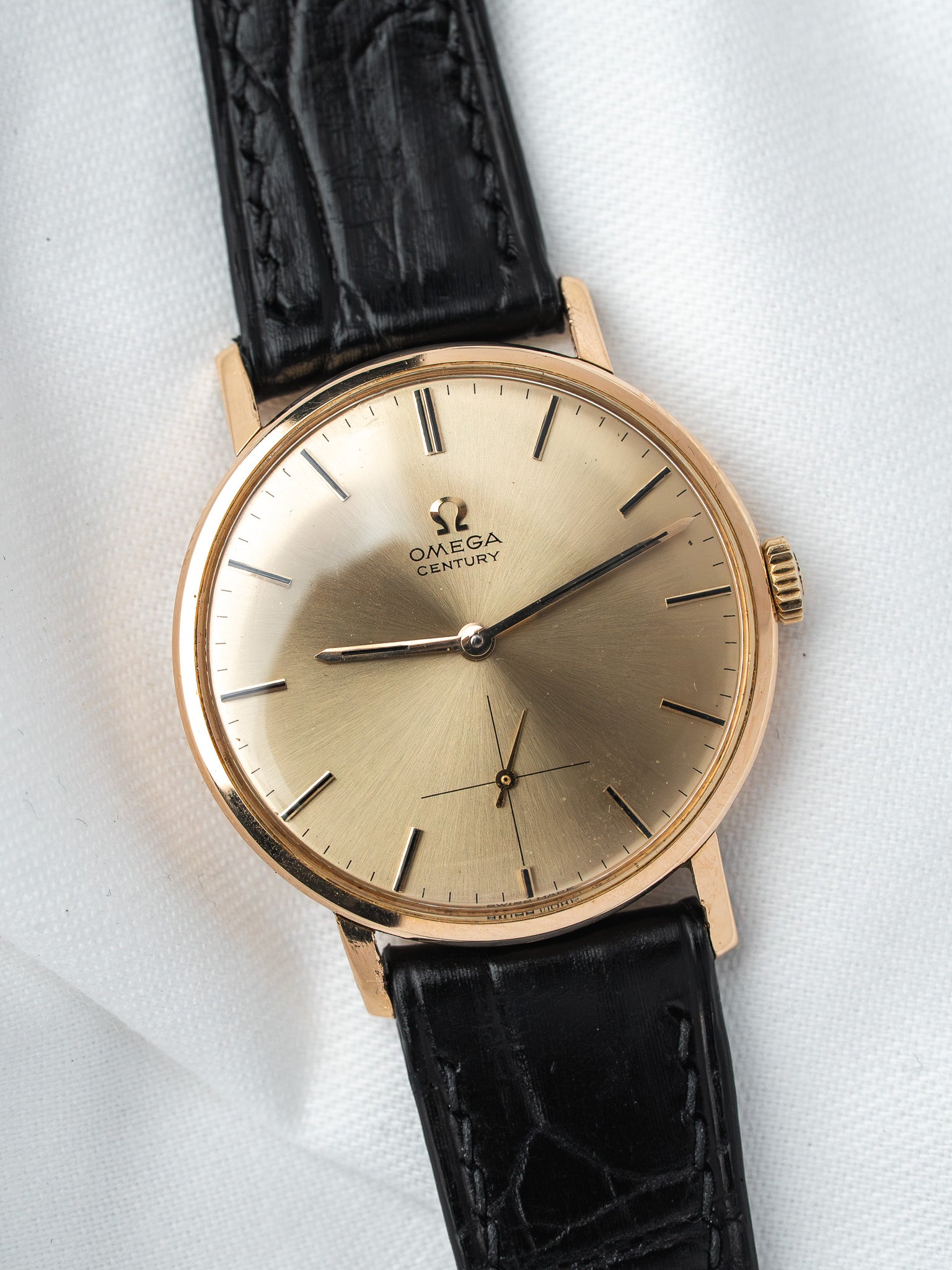 ساعة Omega Century 121.014 من الذهب الأصفر عيار 18K — ثوانٍ صغيرة (1964)